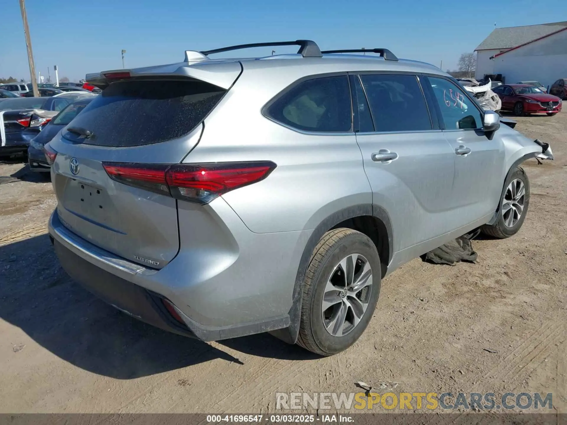 4 Photograph of a damaged car 5TDHZRBH4LS003176 TOYOTA HIGHLANDER 2020