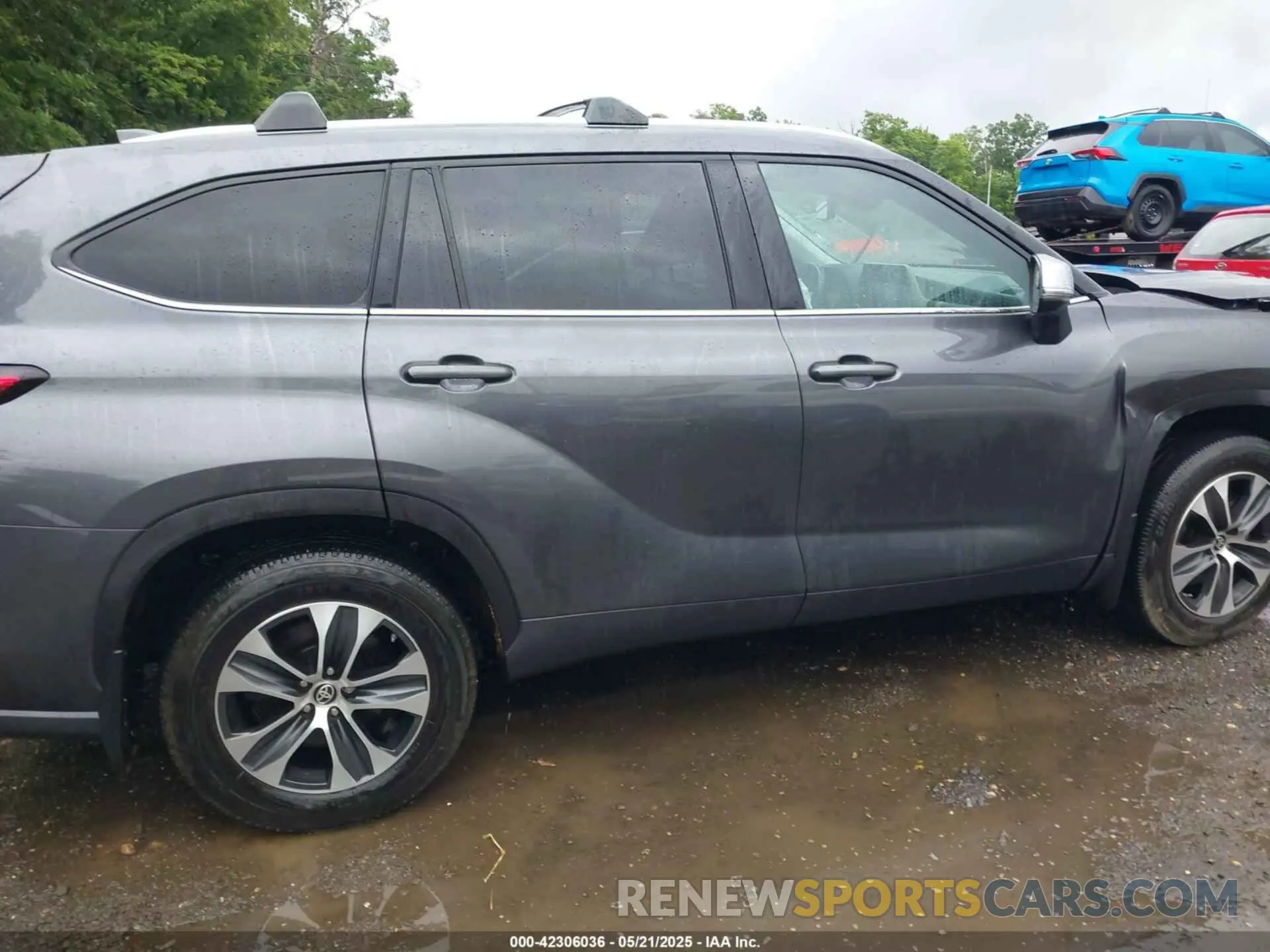 13 Photograph of a damaged car 5TDHZRBH5LS054069 TOYOTA HIGHLANDER 2020