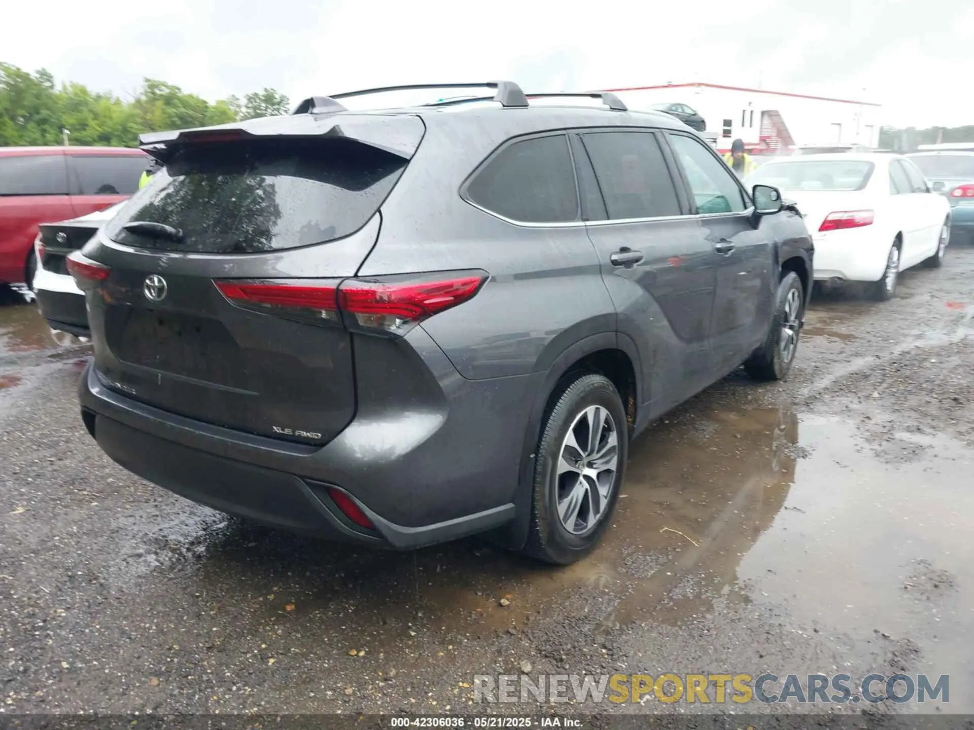 4 Photograph of a damaged car 5TDHZRBH5LS054069 TOYOTA HIGHLANDER 2020