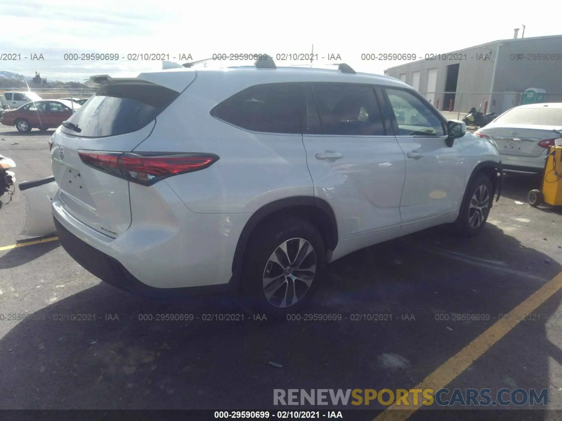 4 Photograph of a damaged car 5TDHZRBH5LS501371 TOYOTA HIGHLANDER 2020
