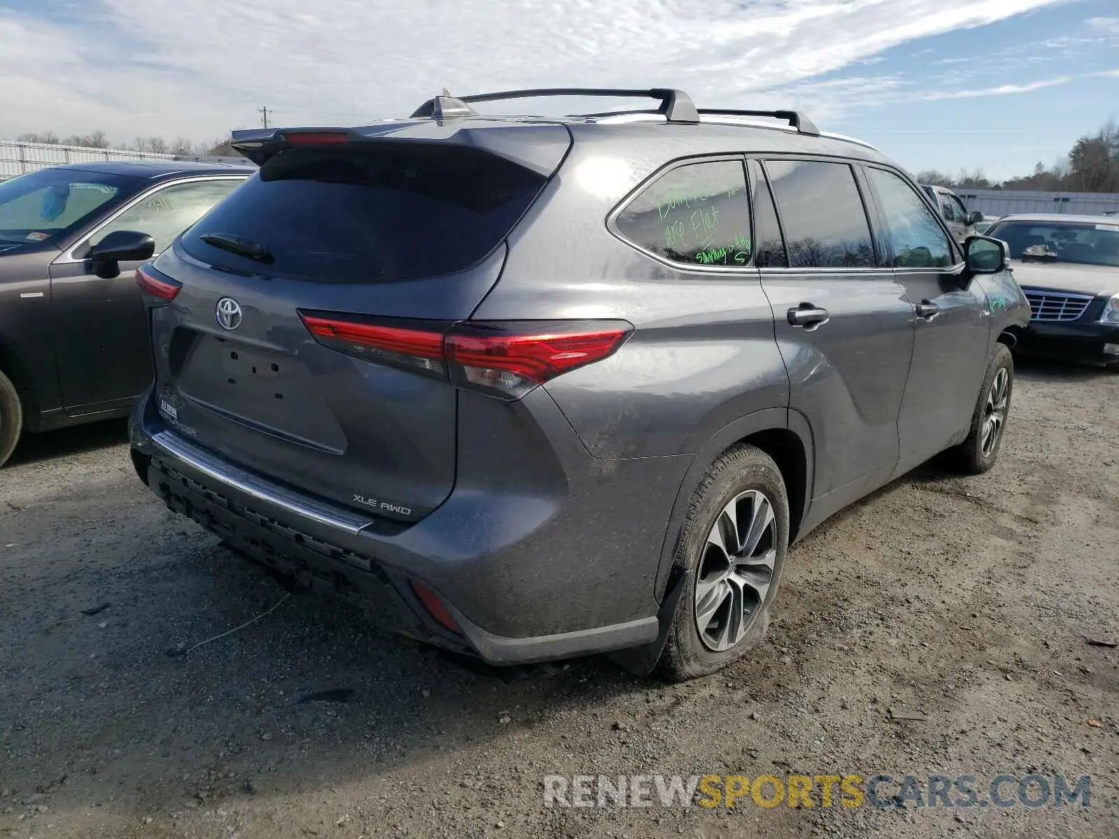 4 Photograph of a damaged car 5TDHZRBH5LS508868 TOYOTA HIGHLANDER 2020