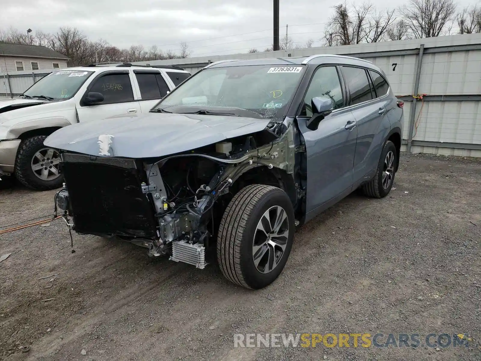 2 Photograph of a damaged car 5TDHZRBH6LS018326 TOYOTA HIGHLANDER 2020