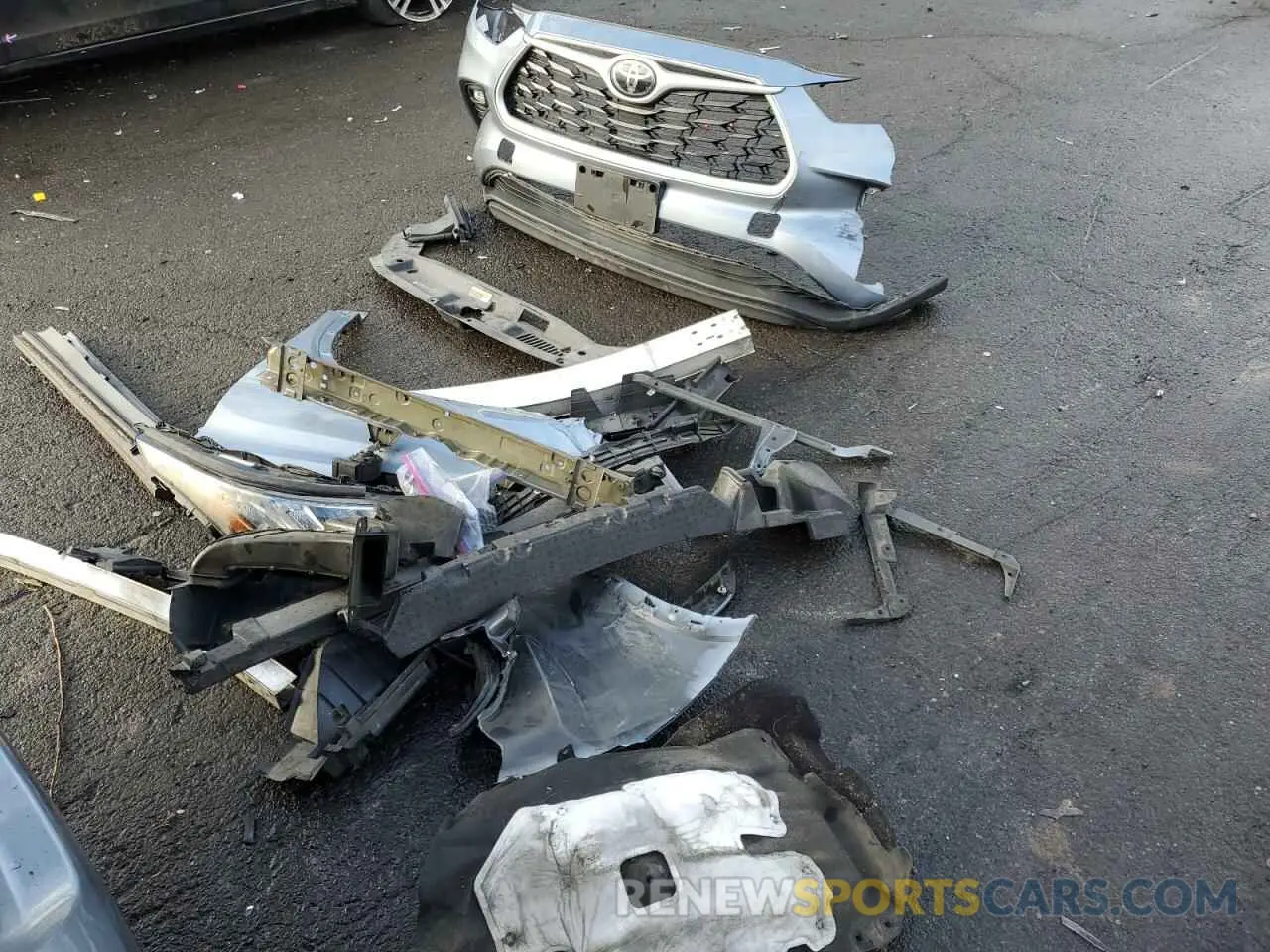 15 Photograph of a damaged car 5TDHZRBH6LS028399 TOYOTA HIGHLANDER 2020