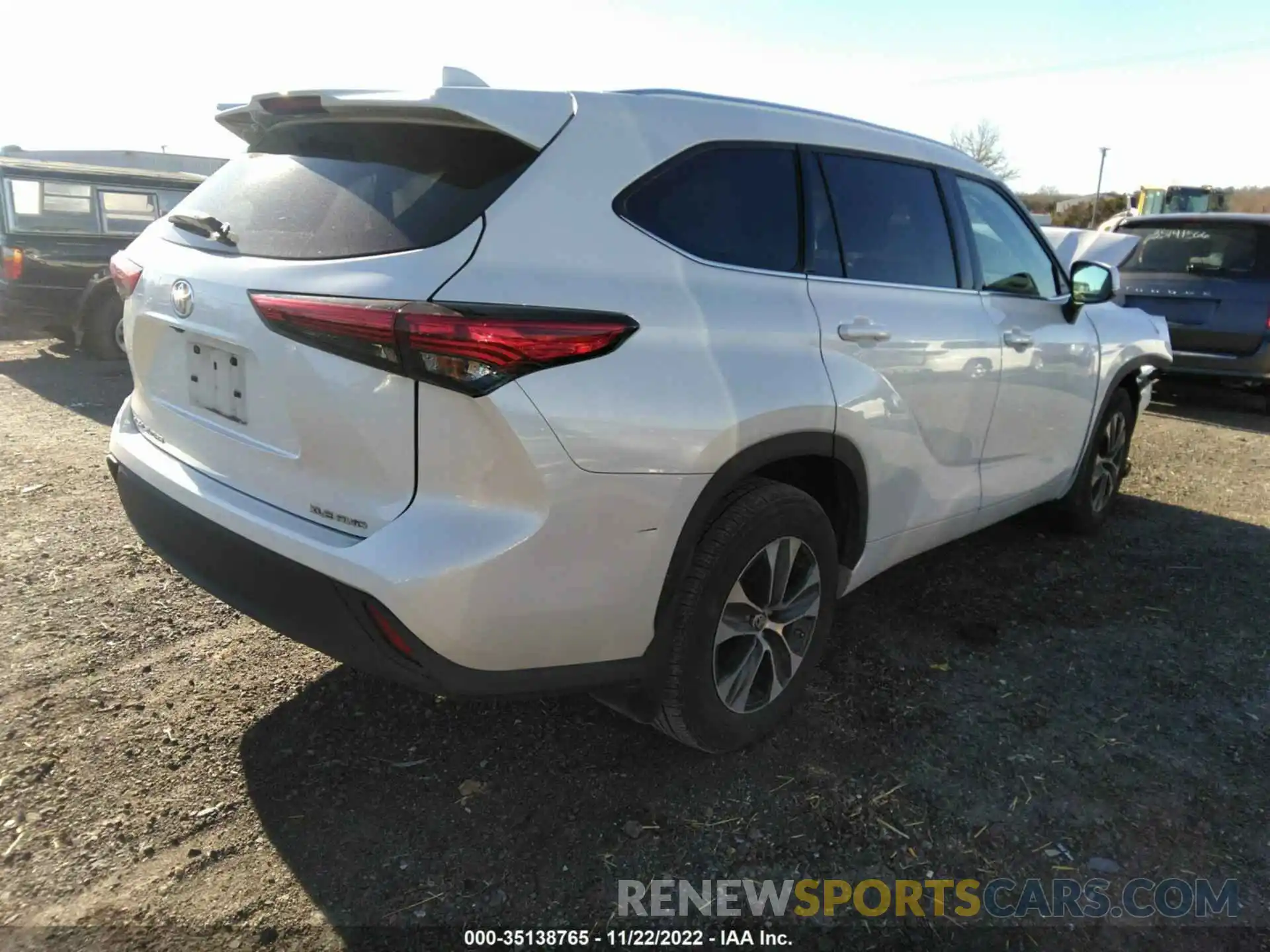 4 Photograph of a damaged car 5TDHZRBH6LS501041 TOYOTA HIGHLANDER 2020