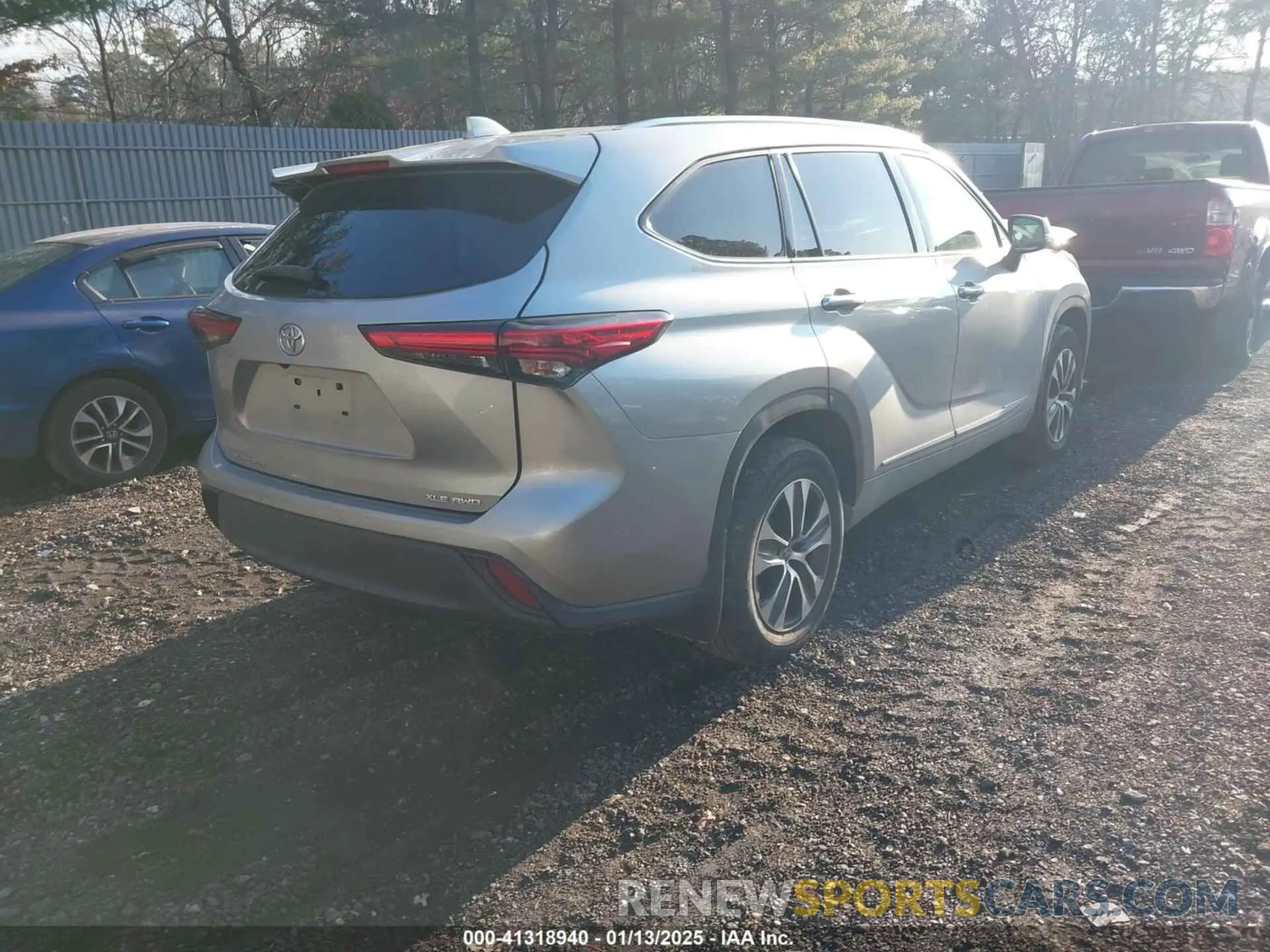 4 Photograph of a damaged car 5TDHZRBH6LS510645 TOYOTA HIGHLANDER 2020