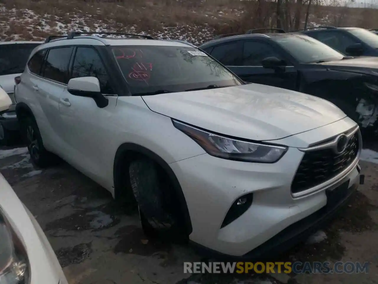 4 Photograph of a damaged car 5TDHZRBH8LS500697 TOYOTA HIGHLANDER 2020