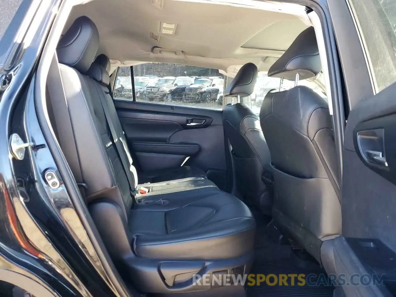 11 Photograph of a damaged car 5TDHZRBH8LS519069 TOYOTA HIGHLANDER 2020