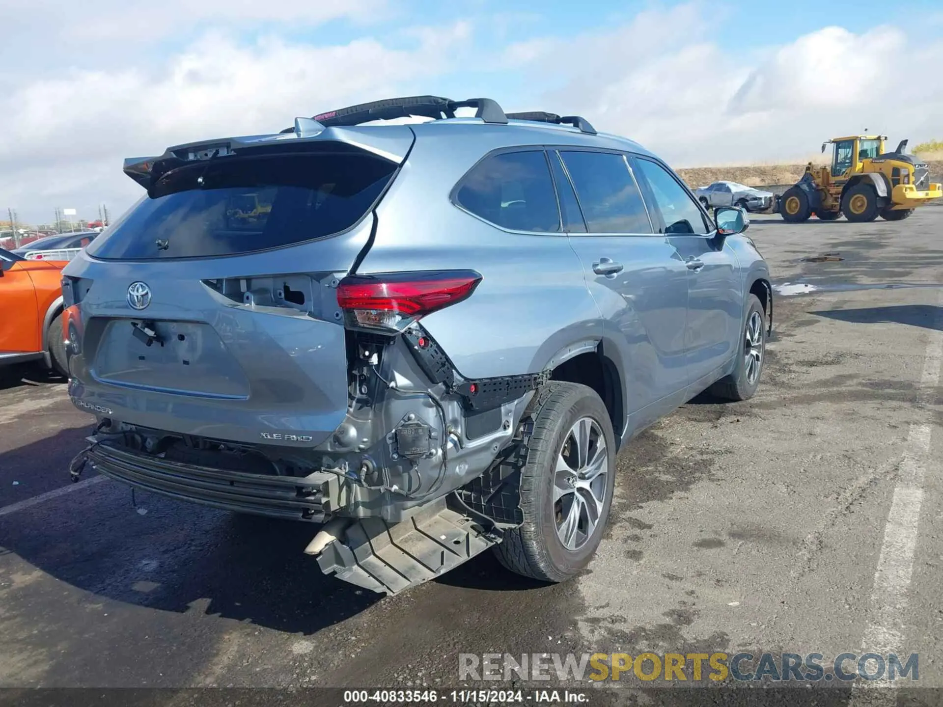 4 Photograph of a damaged car 5TDHZRBH9LS032415 TOYOTA HIGHLANDER 2020