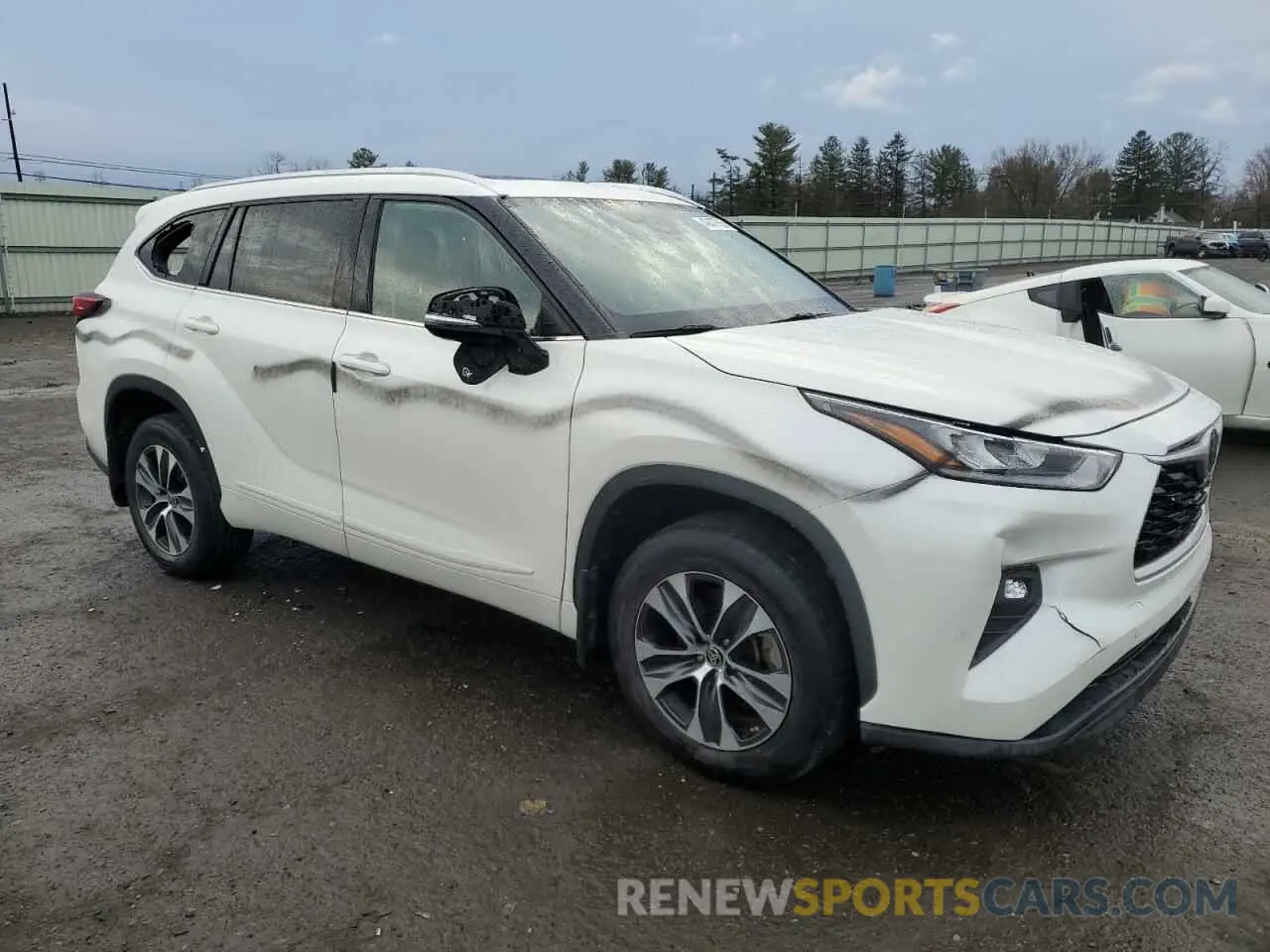 4 Photograph of a damaged car 5TDHZRBH9LS502636 TOYOTA HIGHLANDER 2020