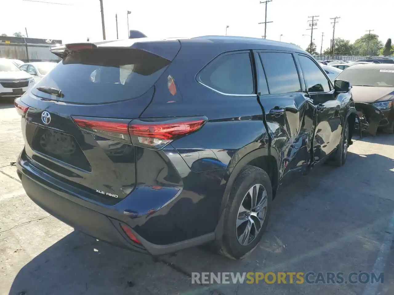 4 Photograph of a damaged car 5TDHZRBHXLS009984 TOYOTA HIGHLANDER 2020