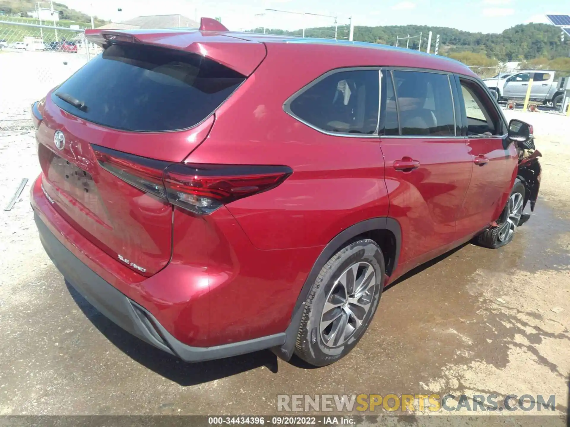 4 Photograph of a damaged car 5TDHZRBHXLS041947 TOYOTA HIGHLANDER 2020