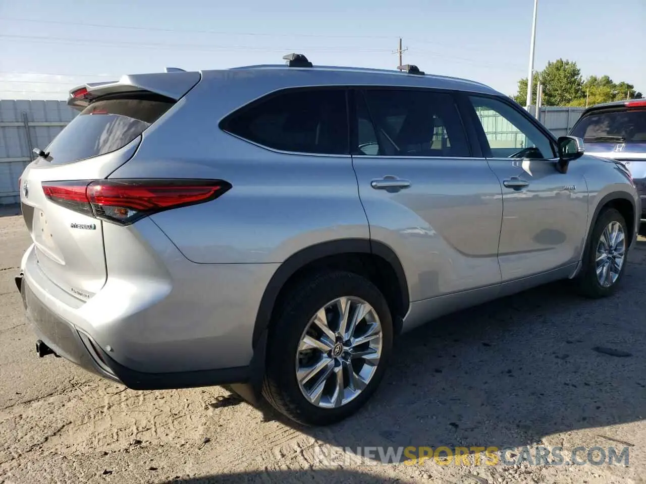 3 Photograph of a damaged car 5TDXBRCH0LS007644 TOYOTA HIGHLANDER 2020