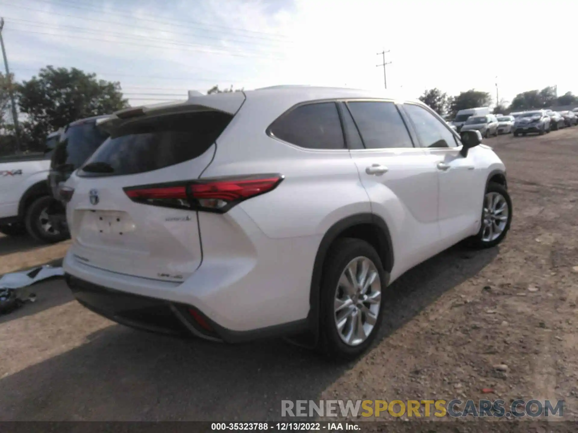 4 Photograph of a damaged car 5TDXBRCH1LS002372 TOYOTA HIGHLANDER 2020