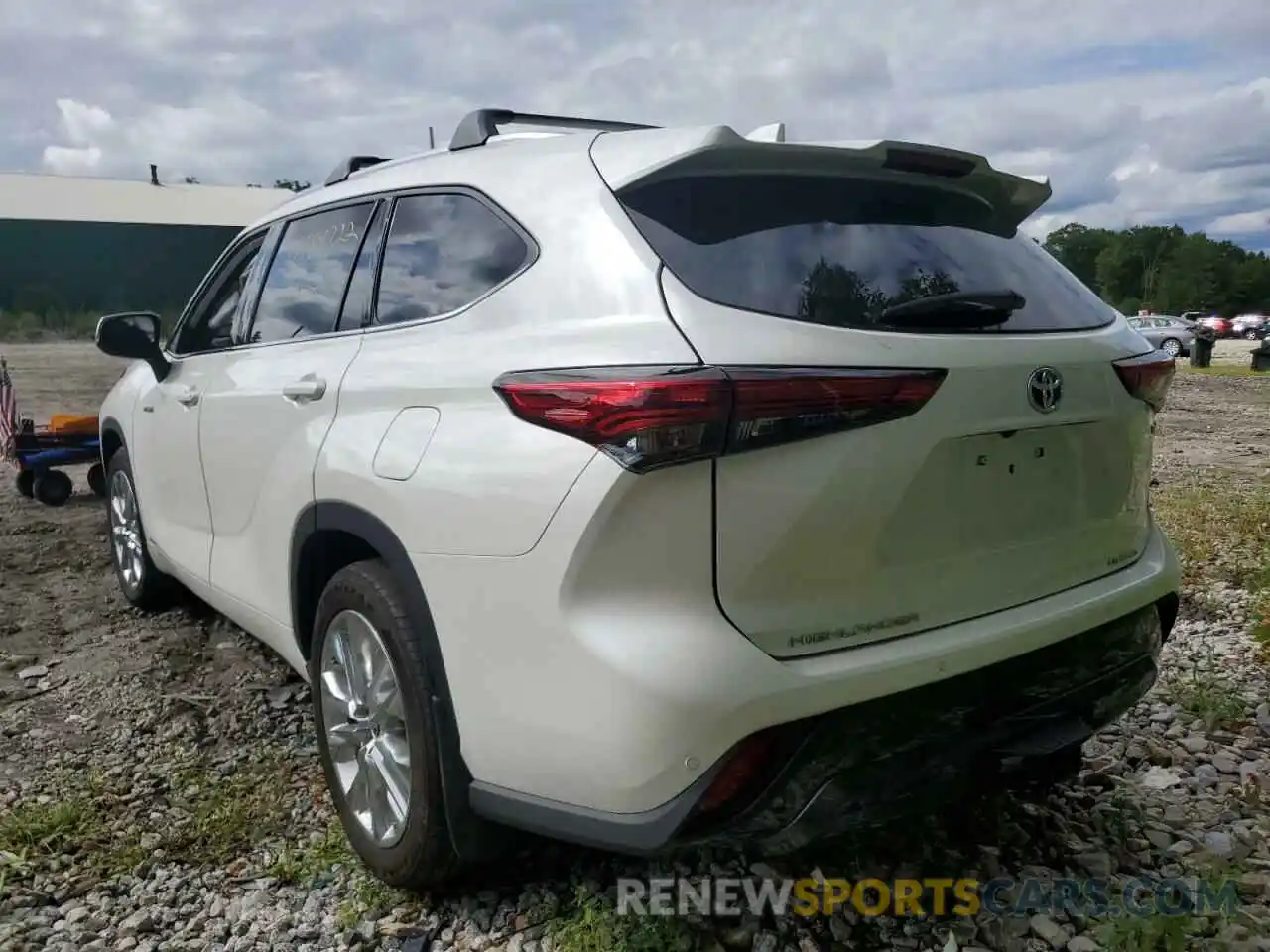 3 Photograph of a damaged car 5TDXBRCH5LS002455 TOYOTA HIGHLANDER 2020