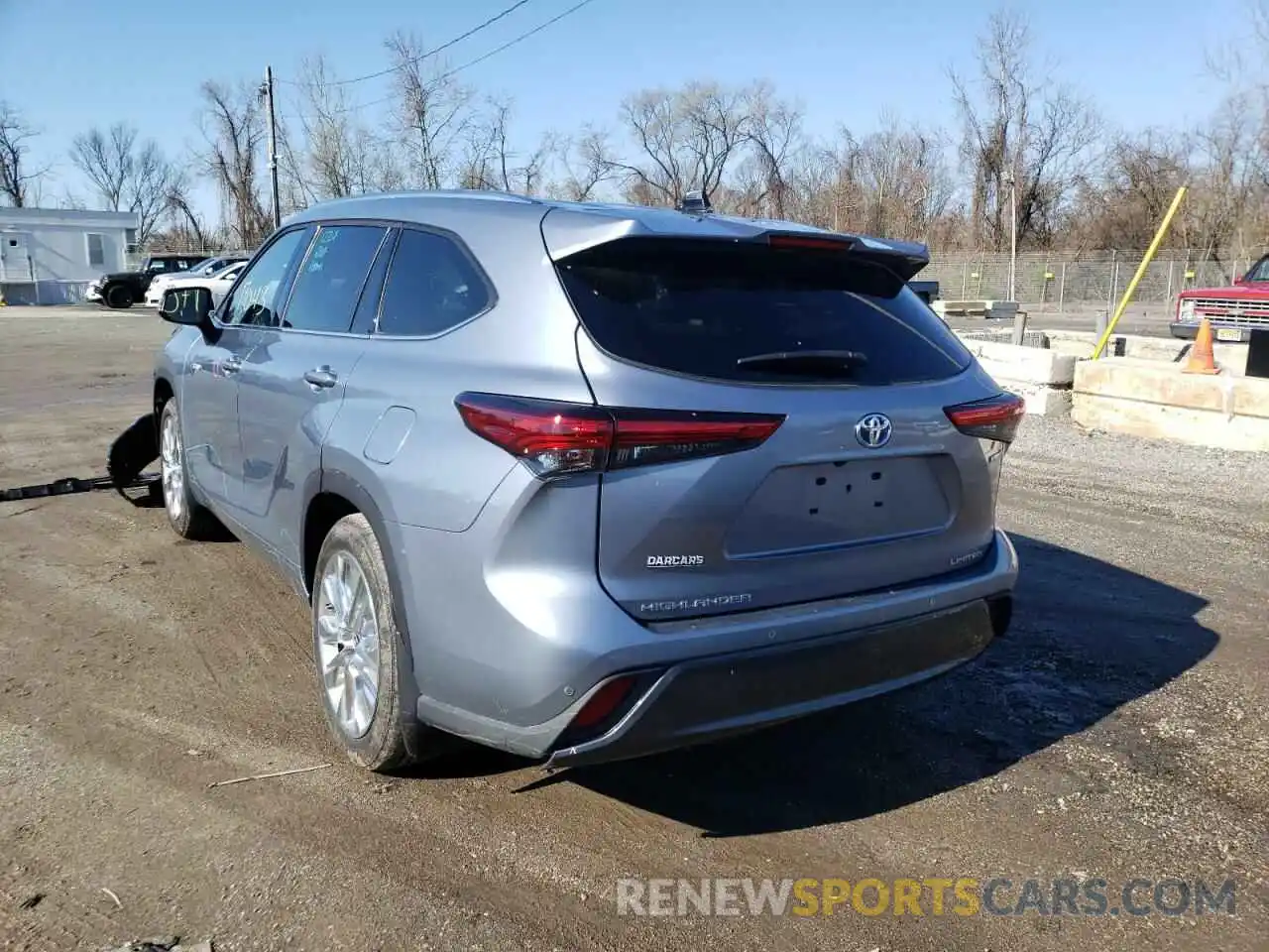 3 Photograph of a damaged car 5TDXBRCH6LS008099 TOYOTA HIGHLANDER 2020