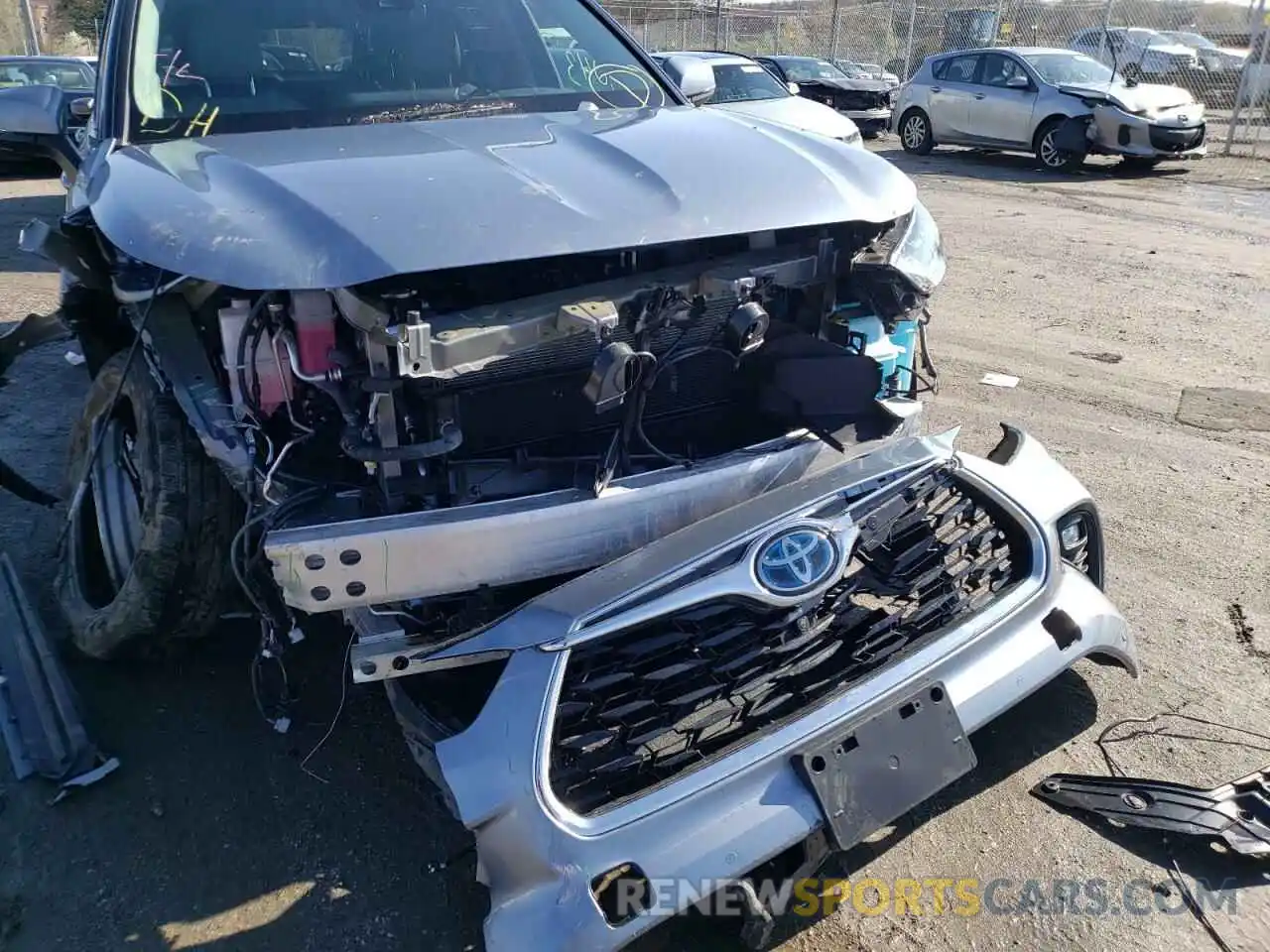 9 Photograph of a damaged car 5TDXBRCH6LS008099 TOYOTA HIGHLANDER 2020