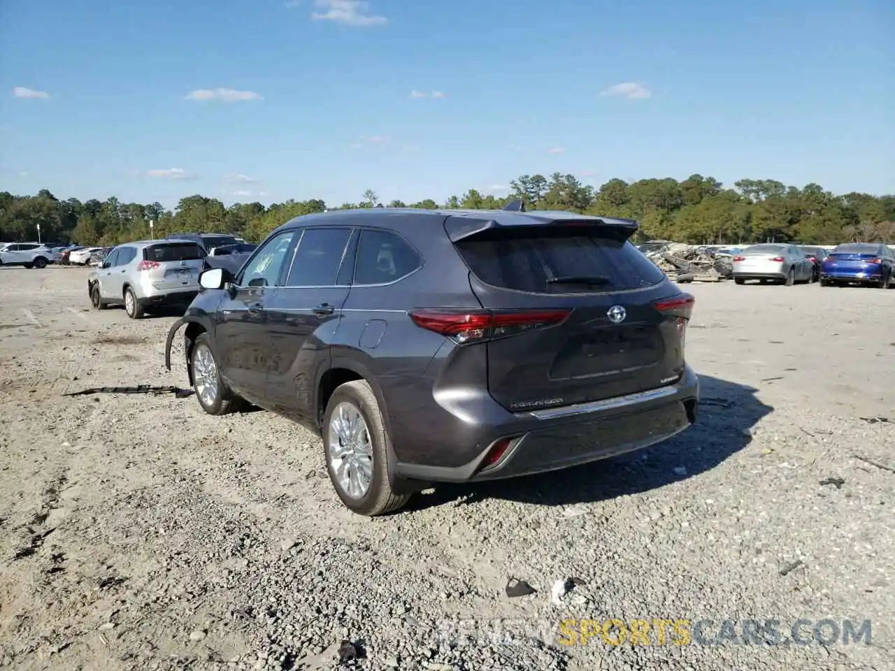 3 Photograph of a damaged car 5TDXBRCH6LS013626 TOYOTA HIGHLANDER 2020