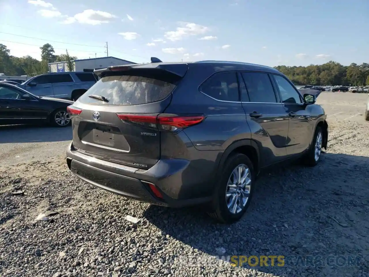 4 Photograph of a damaged car 5TDXBRCH6LS013626 TOYOTA HIGHLANDER 2020