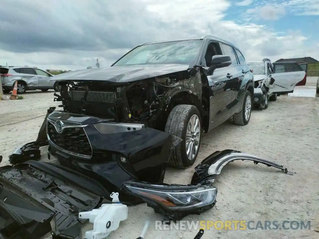 2 Photograph of a damaged car 5TDXBRCH8LS005107 TOYOTA HIGHLANDER 2020