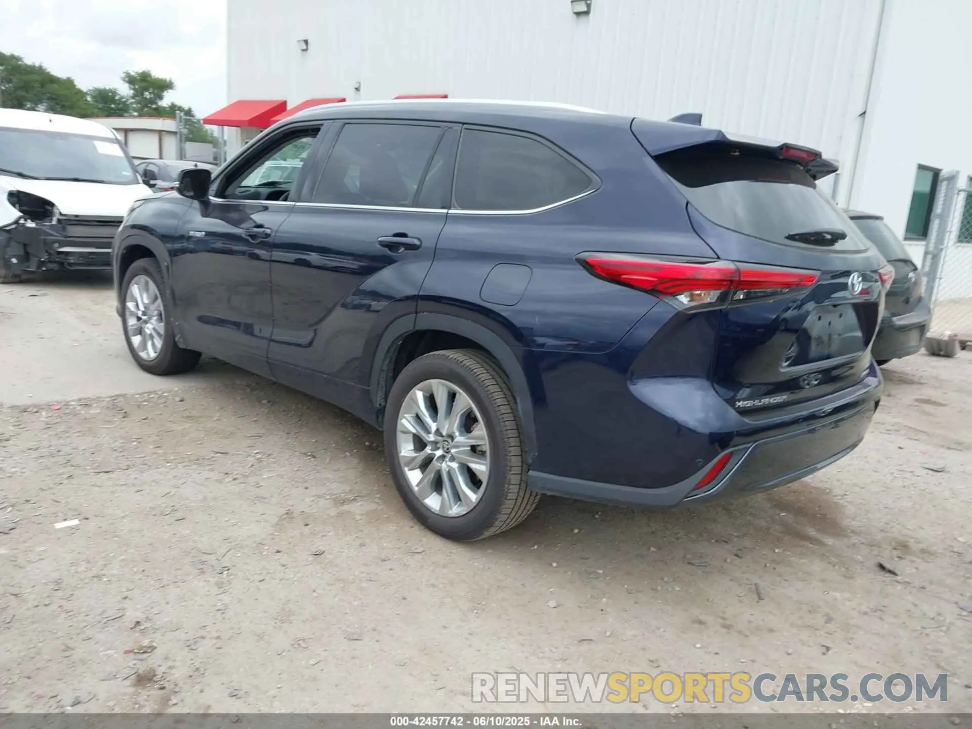 3 Photograph of a damaged car 5TDYARAH3LS002884 TOYOTA HIGHLANDER 2020