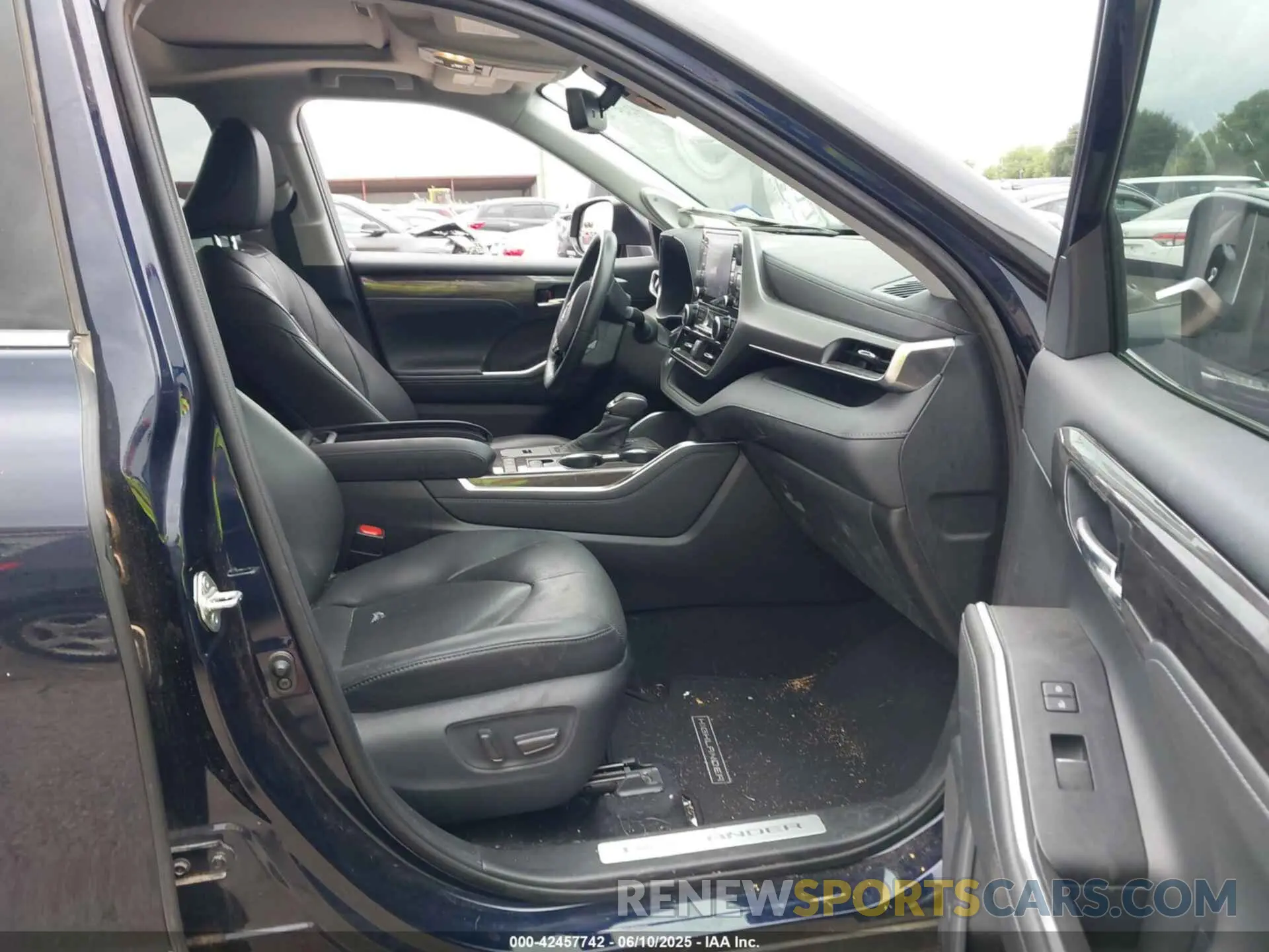 5 Photograph of a damaged car 5TDYARAH3LS002884 TOYOTA HIGHLANDER 2020