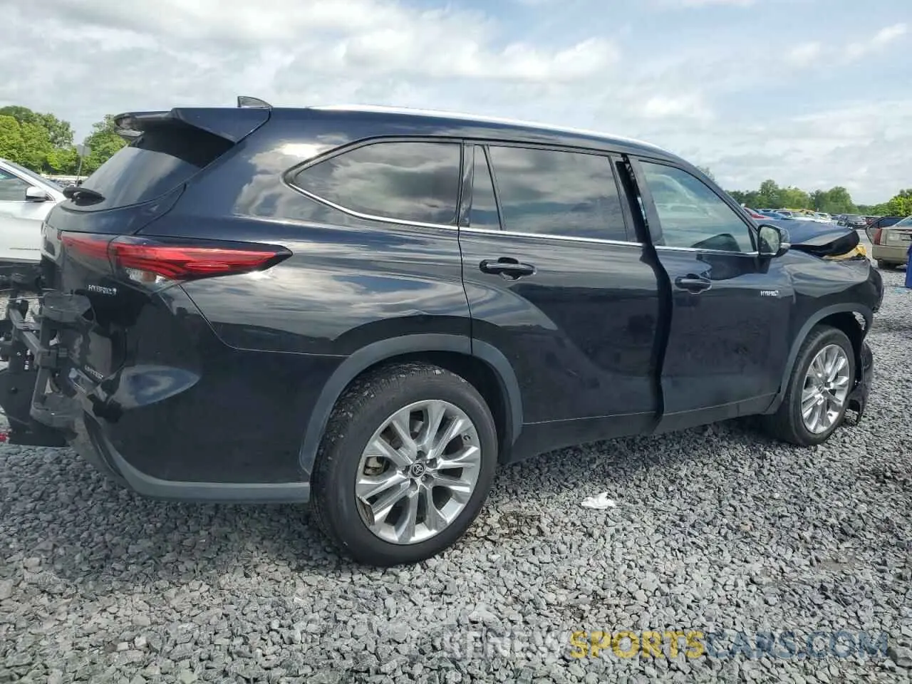 3 Photograph of a damaged car 5TDYARAH4LS004191 TOYOTA HIGHLANDER 2020