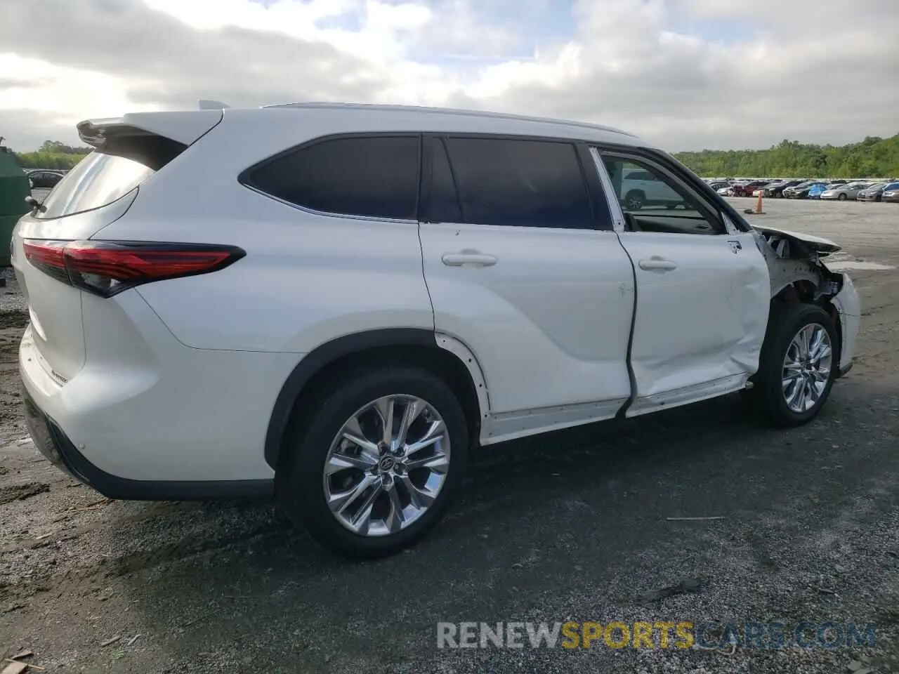 3 Photograph of a damaged car 5TDYZRAH0LS018386 TOYOTA HIGHLANDER 2020