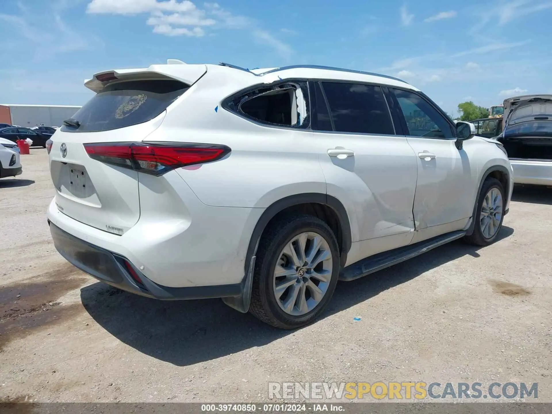 4 Photograph of a damaged car 5TDYZRAH1LS000138 TOYOTA HIGHLANDER 2020