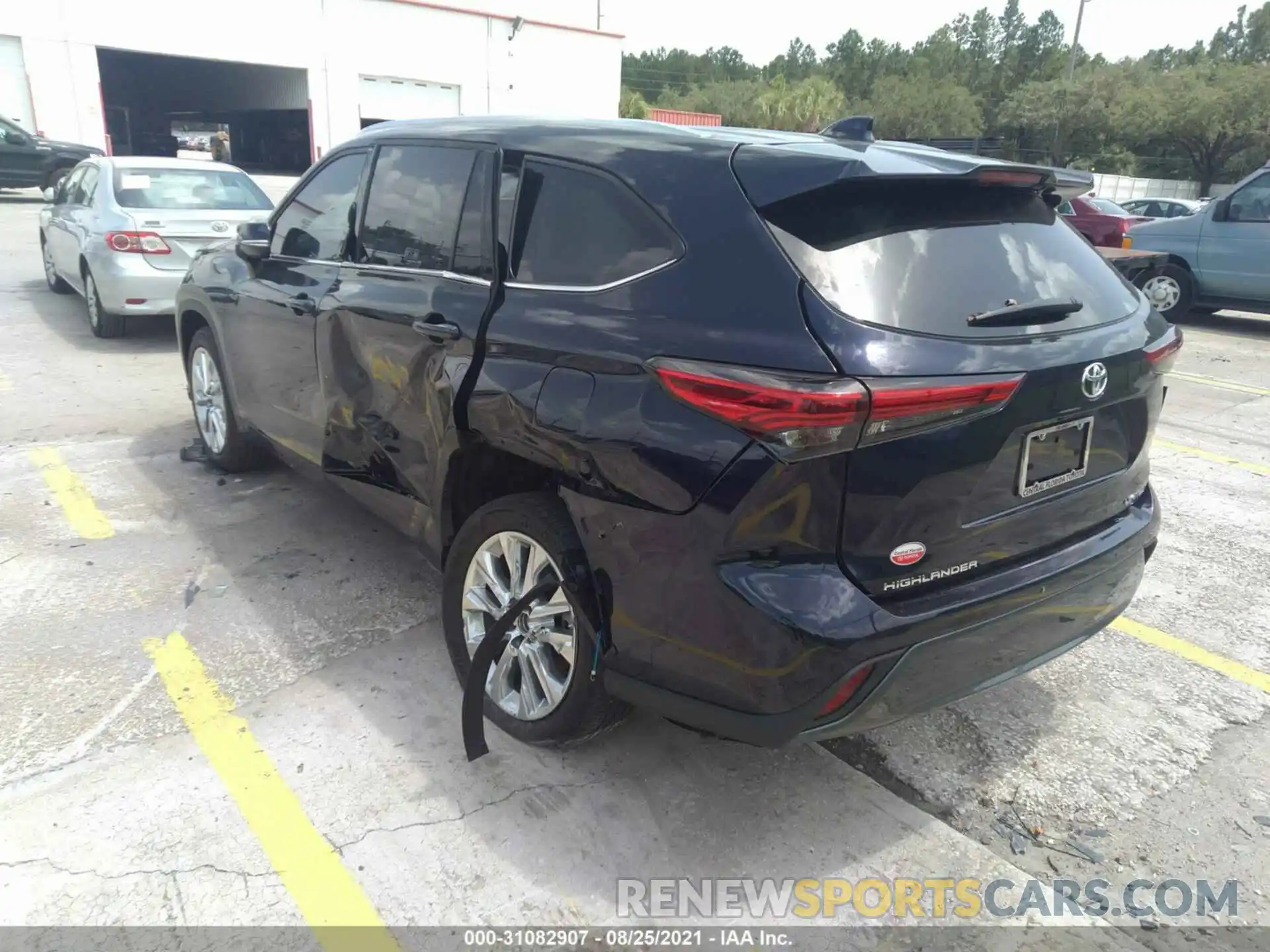 3 Photograph of a damaged car 5TDYZRAH1LS010006 TOYOTA HIGHLANDER 2020