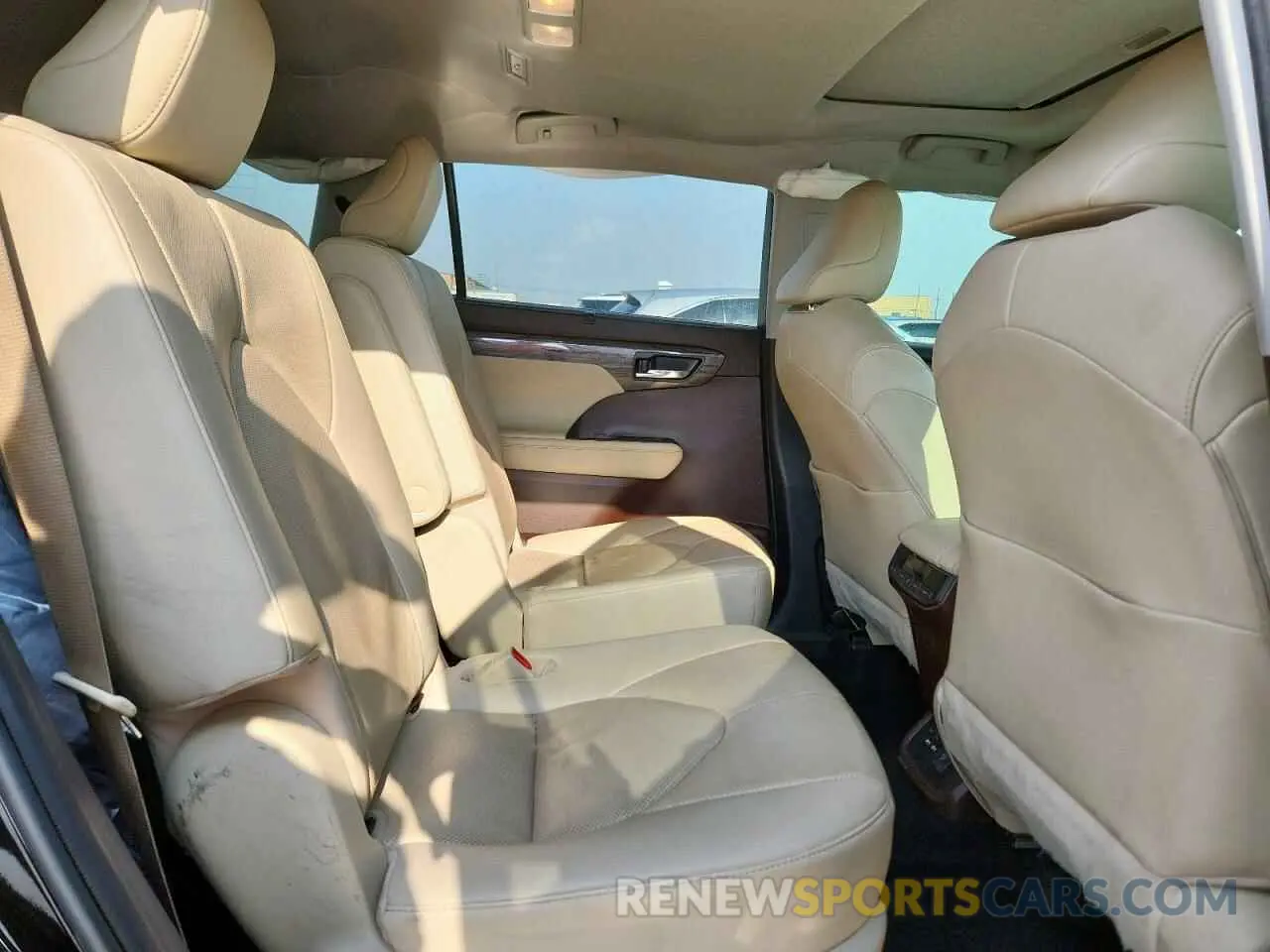 11 Photograph of a damaged car 5TDYZRAH2LS002822 TOYOTA HIGHLANDER 2020