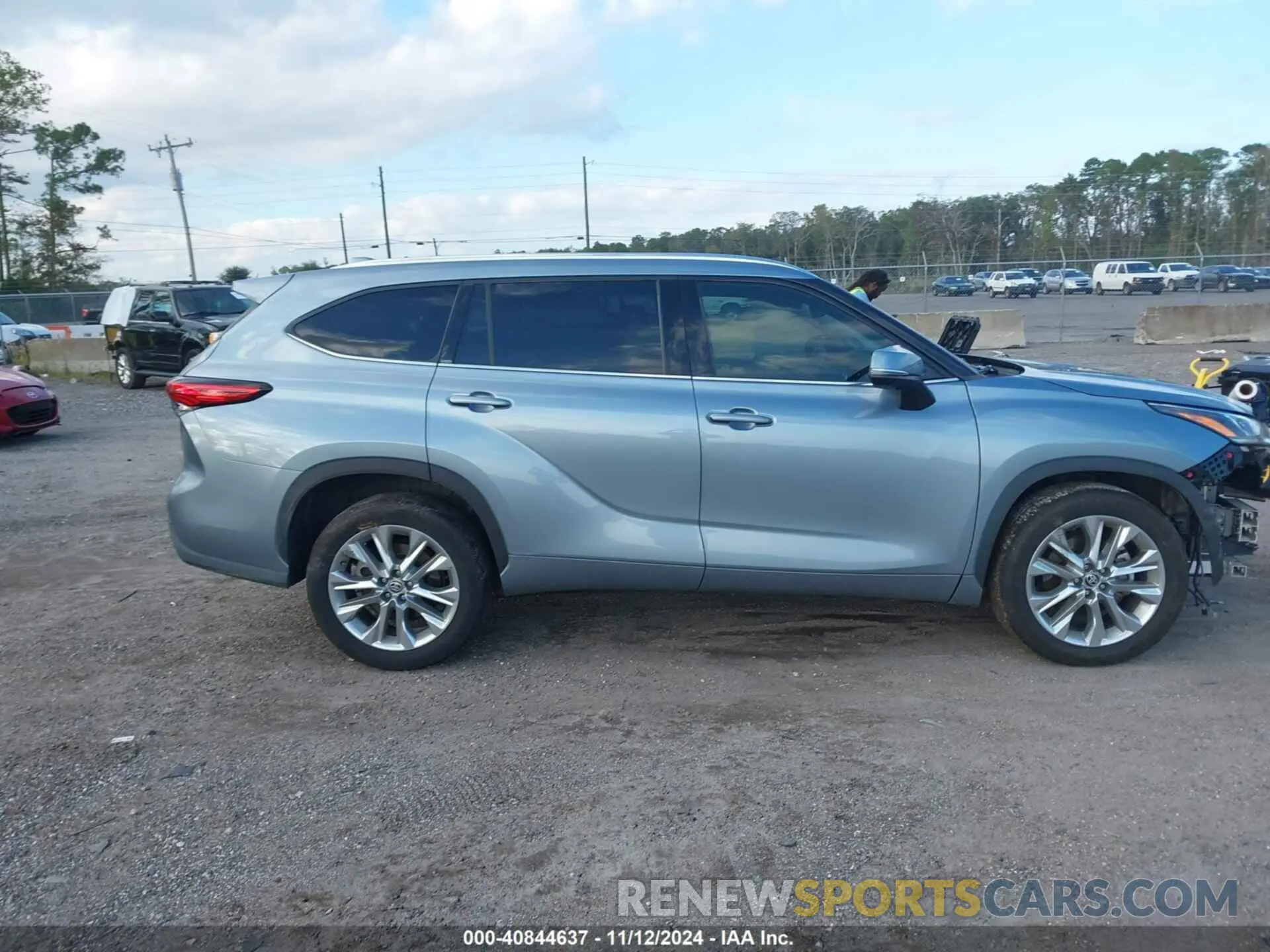 13 Photograph of a damaged car 5TDYZRAH2LS006191 TOYOTA HIGHLANDER 2020
