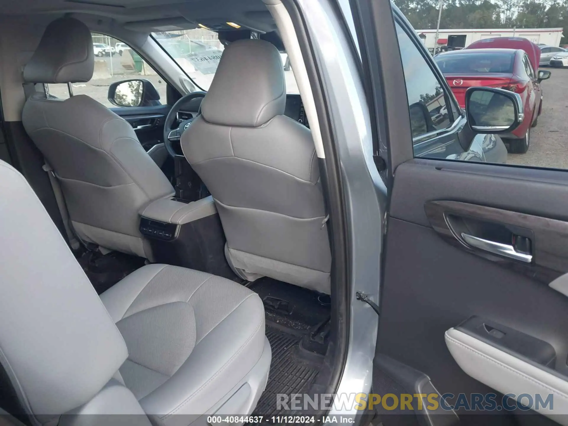 8 Photograph of a damaged car 5TDYZRAH2LS006191 TOYOTA HIGHLANDER 2020