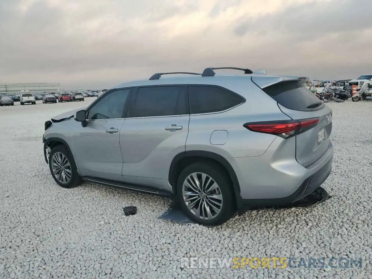 2 Photograph of a damaged car 5TDYZRAH2LS013268 TOYOTA HIGHLANDER 2020