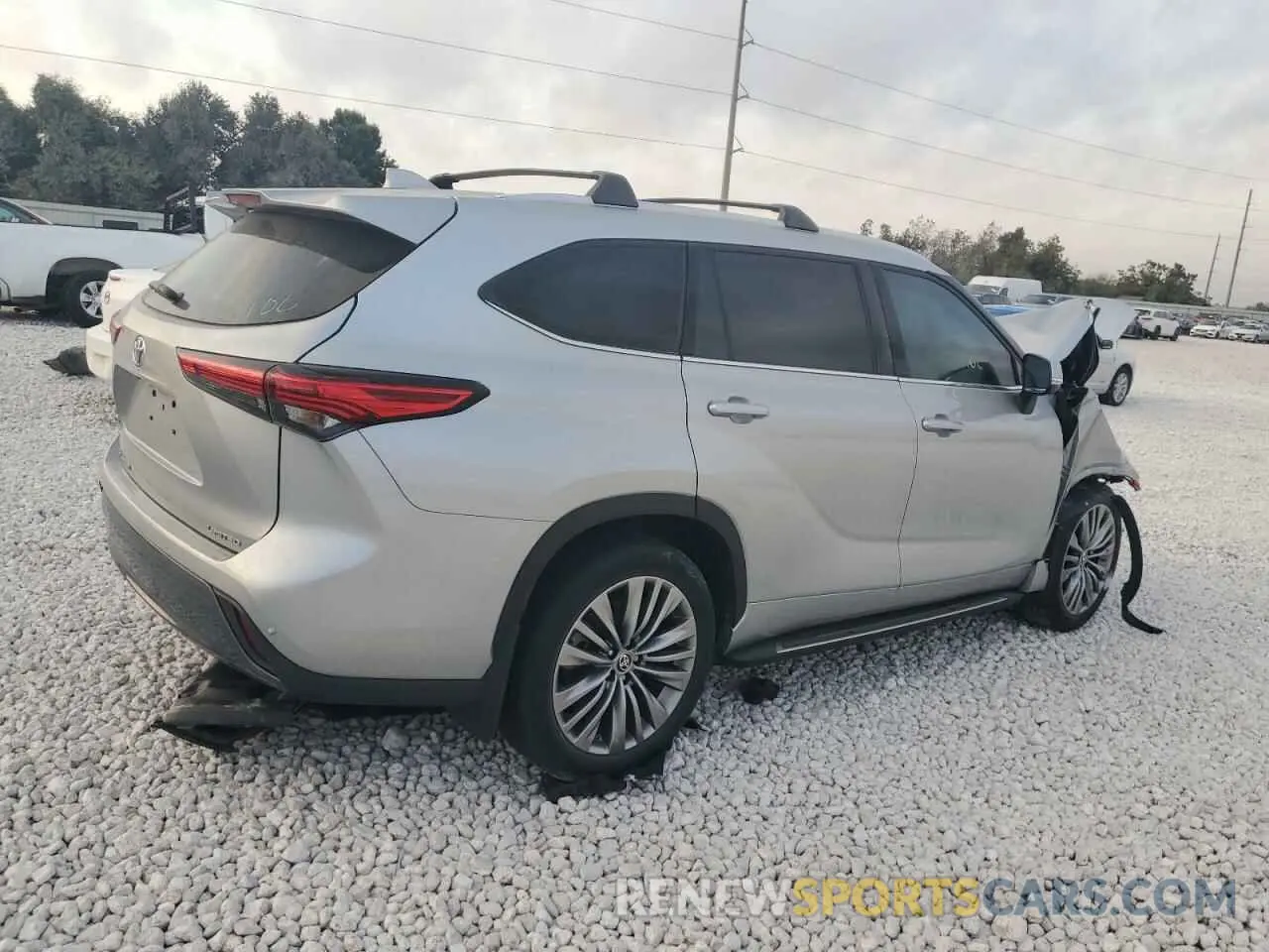 3 Photograph of a damaged car 5TDYZRAH2LS013268 TOYOTA HIGHLANDER 2020
