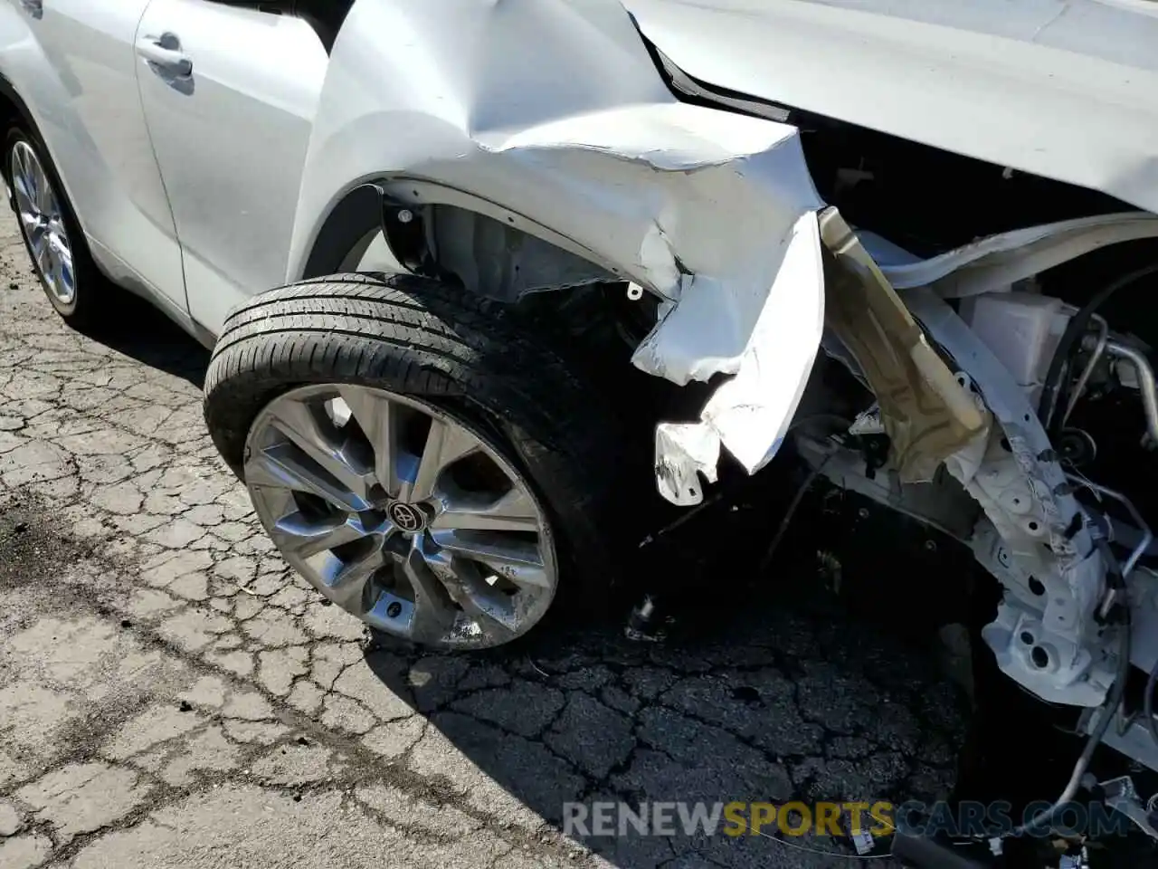 9 Photograph of a damaged car 5TDYZRAH3LS001713 TOYOTA HIGHLANDER 2020