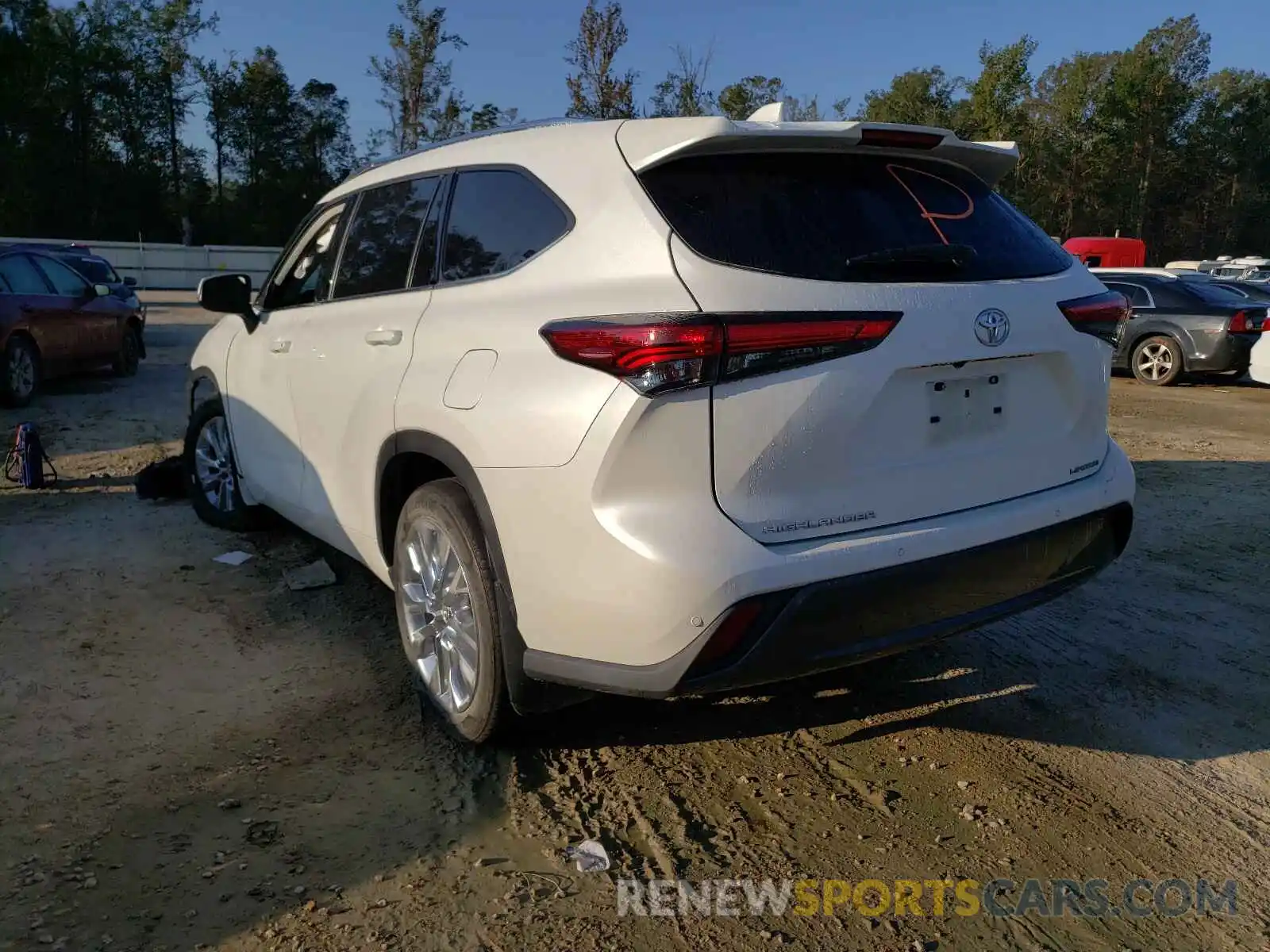 3 Photograph of a damaged car 5TDYZRAH3LS017975 TOYOTA HIGHLANDER 2020