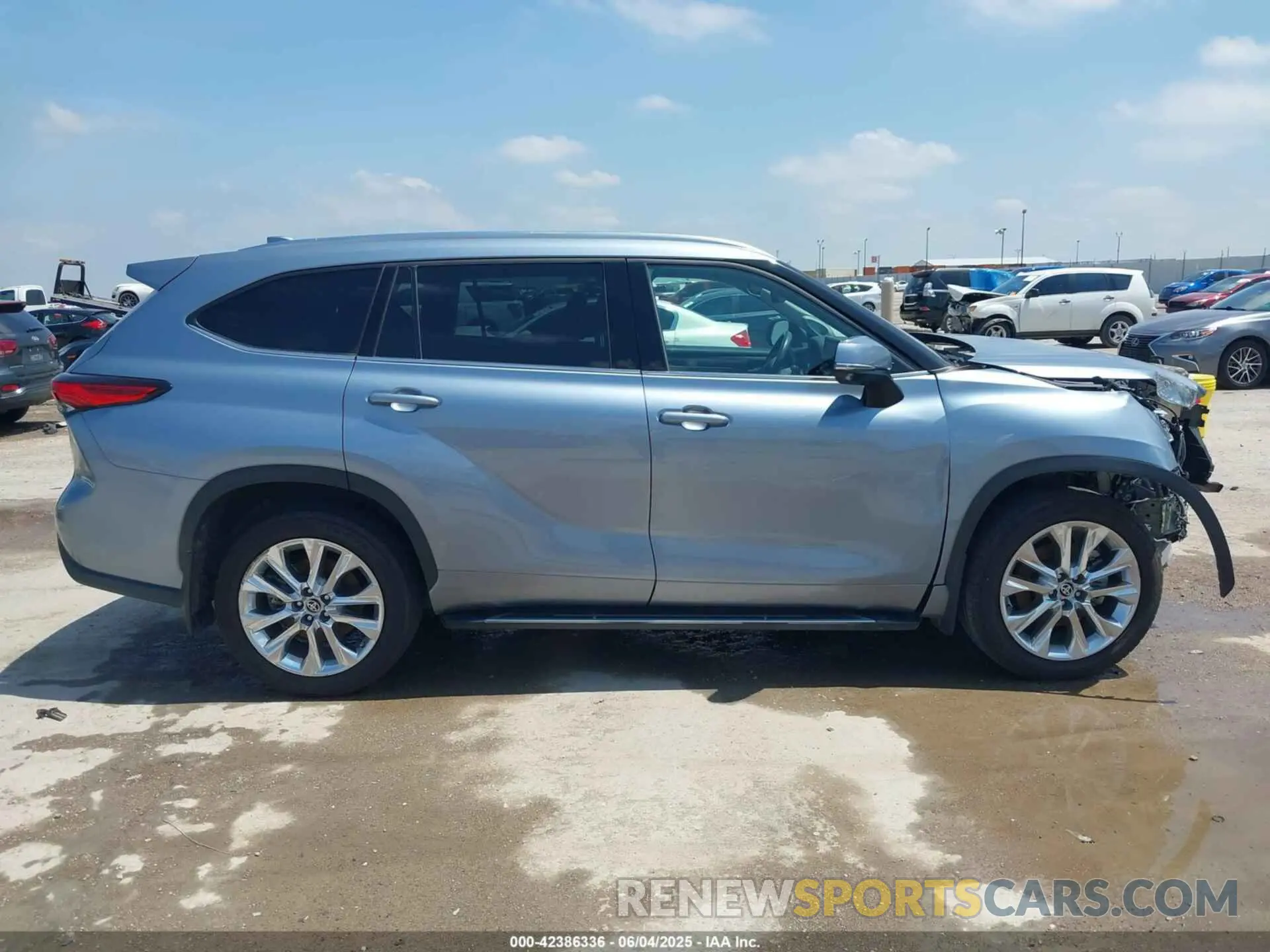 13 Photograph of a damaged car 5TDYZRAH4LS030122 TOYOTA HIGHLANDER 2020