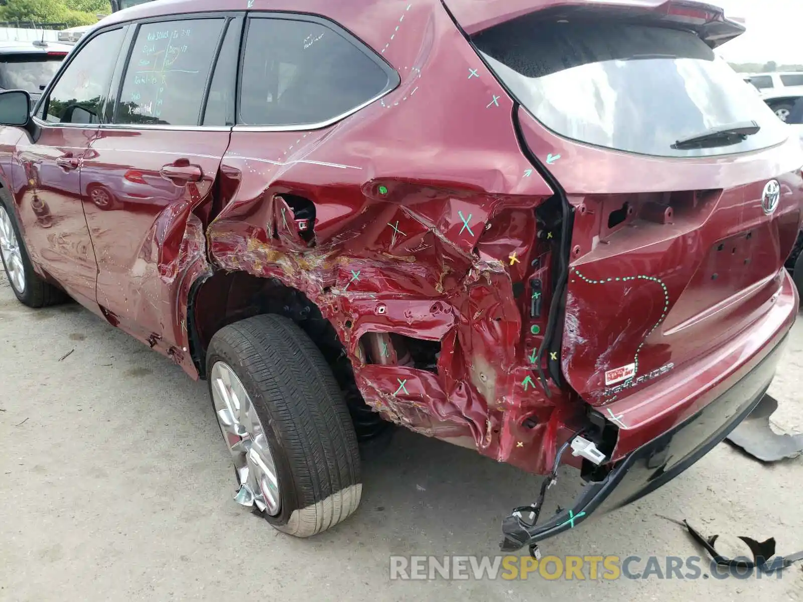 9 Photograph of a damaged car 5TDYZRAH6LS004167 TOYOTA HIGHLANDER 2020