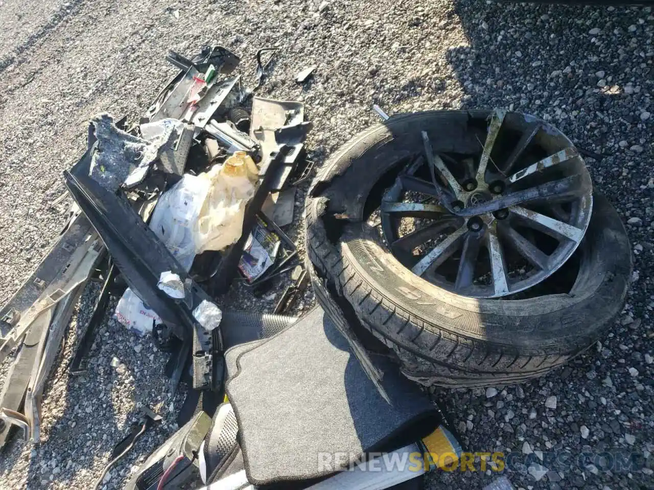 9 Photograph of a damaged car 5TDYZRAH6LS007781 TOYOTA HIGHLANDER 2020