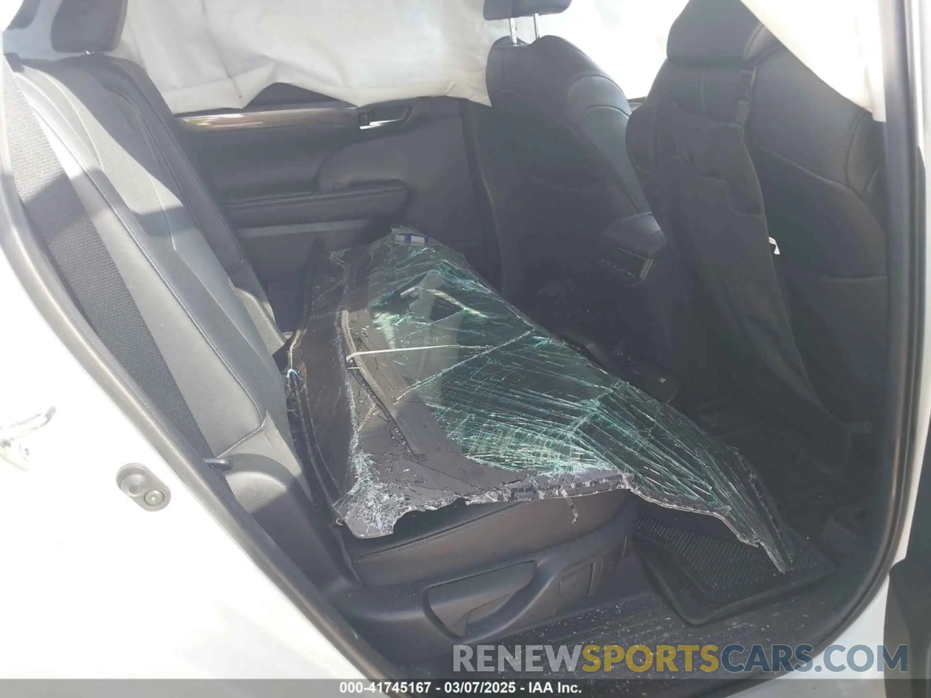 8 Photograph of a damaged car 5TDYZRAH6LS012897 TOYOTA HIGHLANDER 2020