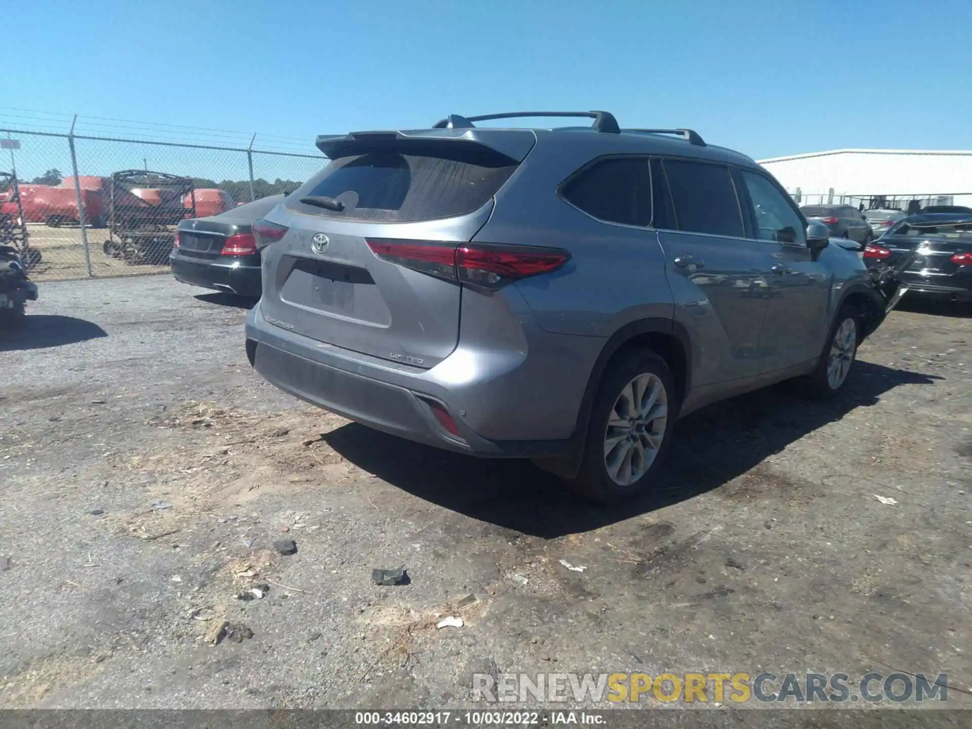 4 Photograph of a damaged car 5TDYZRAH6LS027710 TOYOTA HIGHLANDER 2020