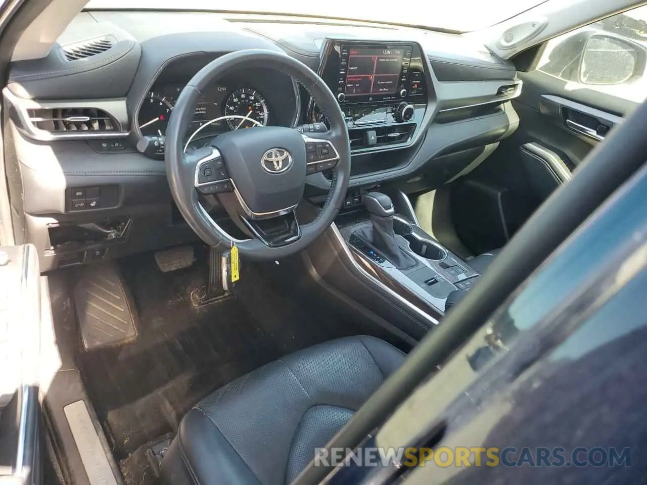 8 Photograph of a damaged car 5TDYZRAH7LS010849 TOYOTA HIGHLANDER 2020
