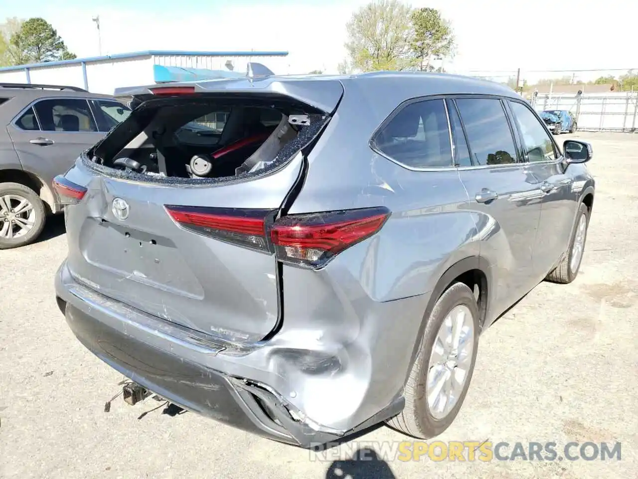 4 Photograph of a damaged car 5TDYZRAH7LS028042 TOYOTA HIGHLANDER 2020