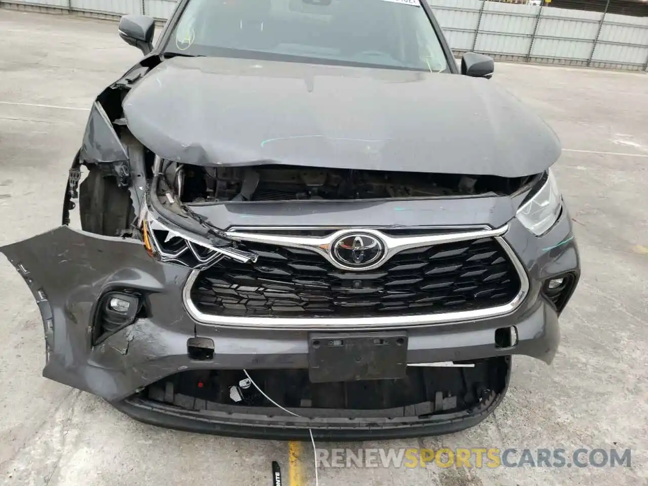 9 Photograph of a damaged car 5TDYZRAH8LS006017 TOYOTA HIGHLANDER 2020