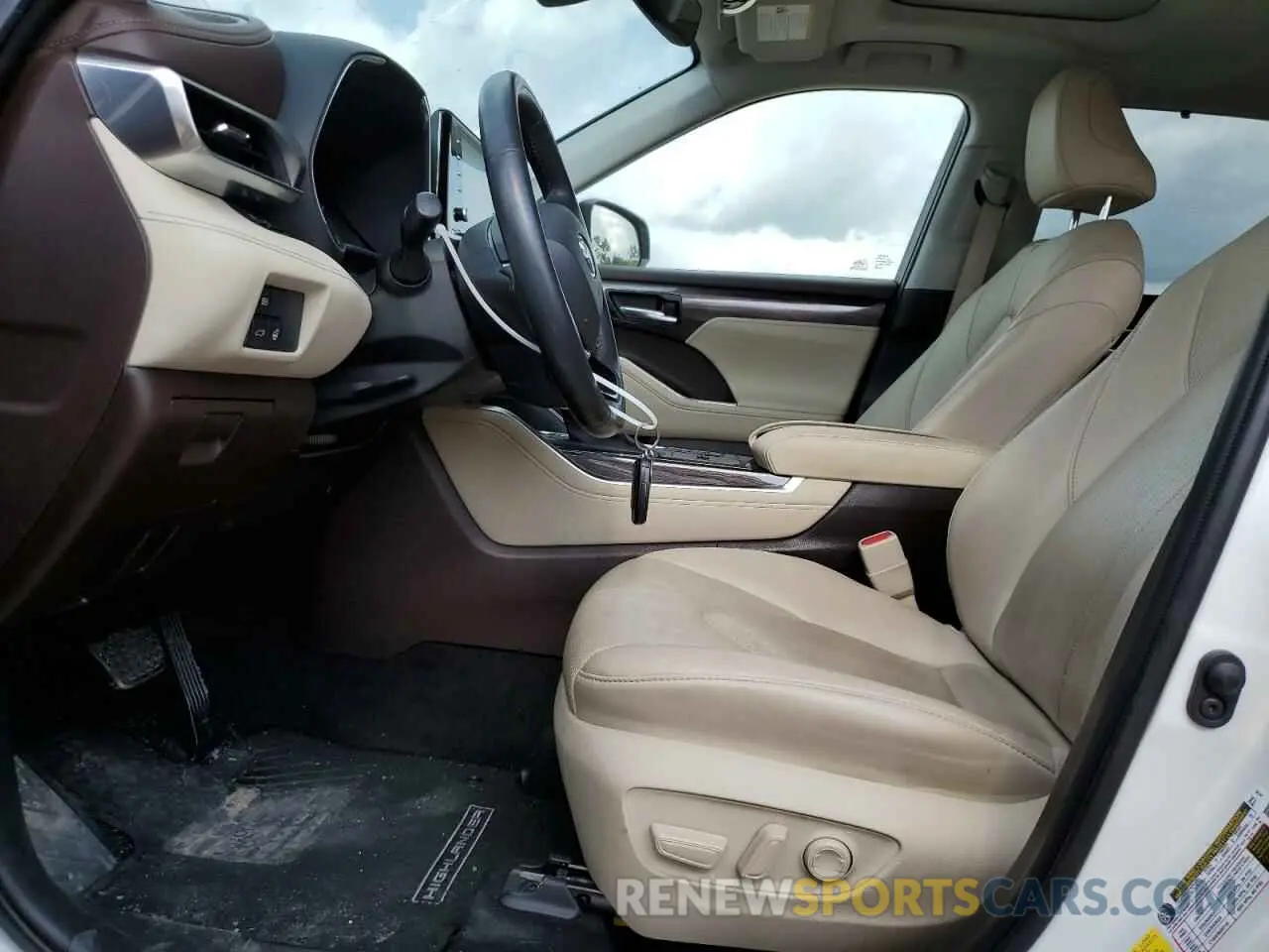7 Photograph of a damaged car 5TDYZRAH8LS029944 TOYOTA HIGHLANDER 2020