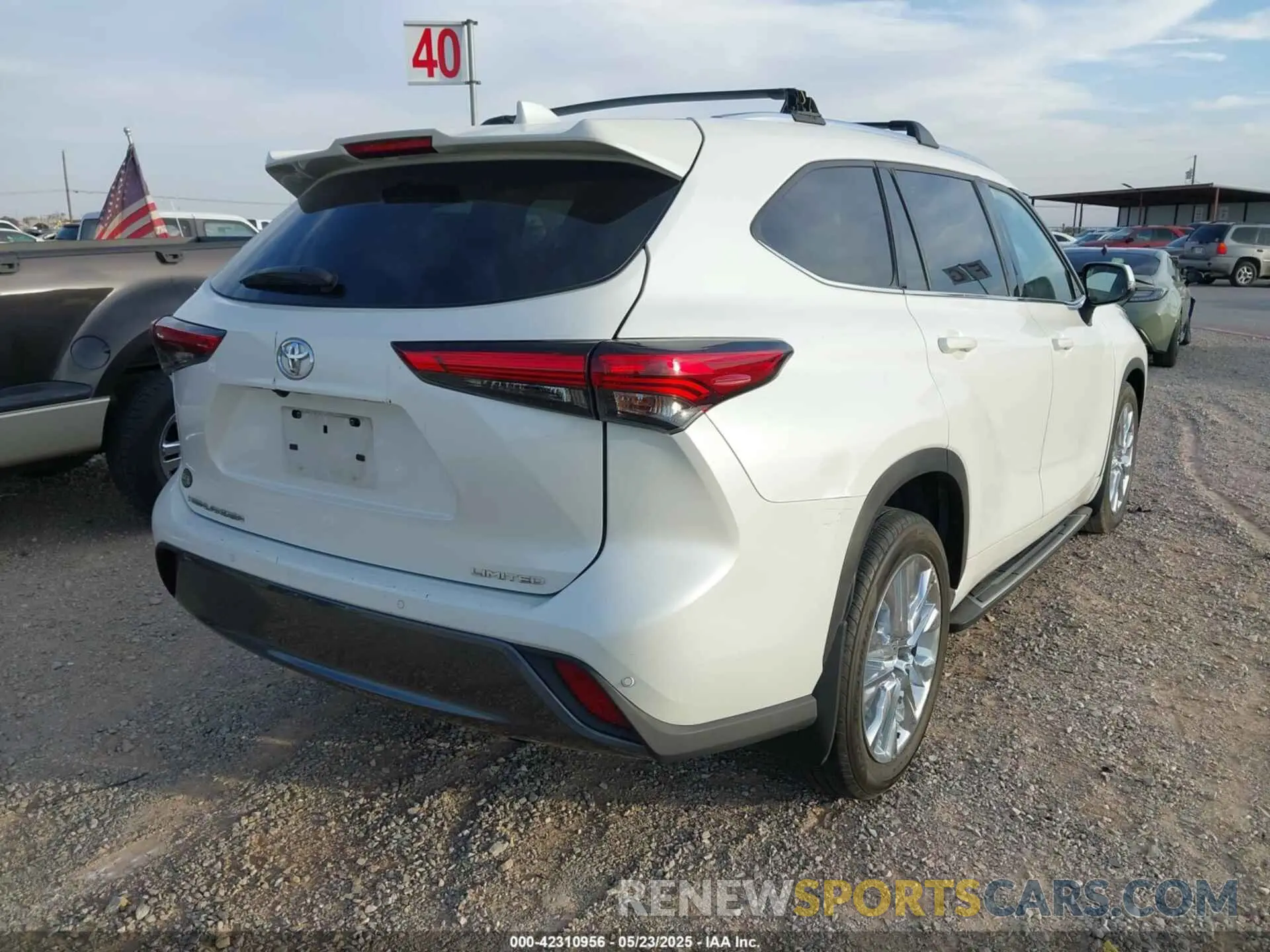 4 Photograph of a damaged car 5TDYZRAH9LS029483 TOYOTA HIGHLANDER 2020