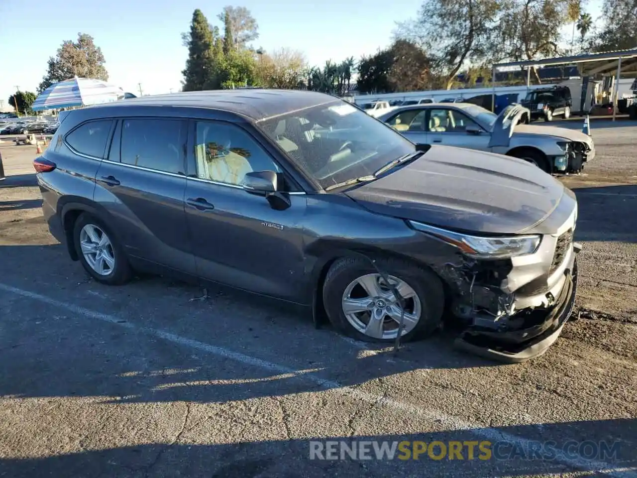 4 Photograph of a damaged car 5TDZARAH2LS500336 TOYOTA HIGHLANDER 2020