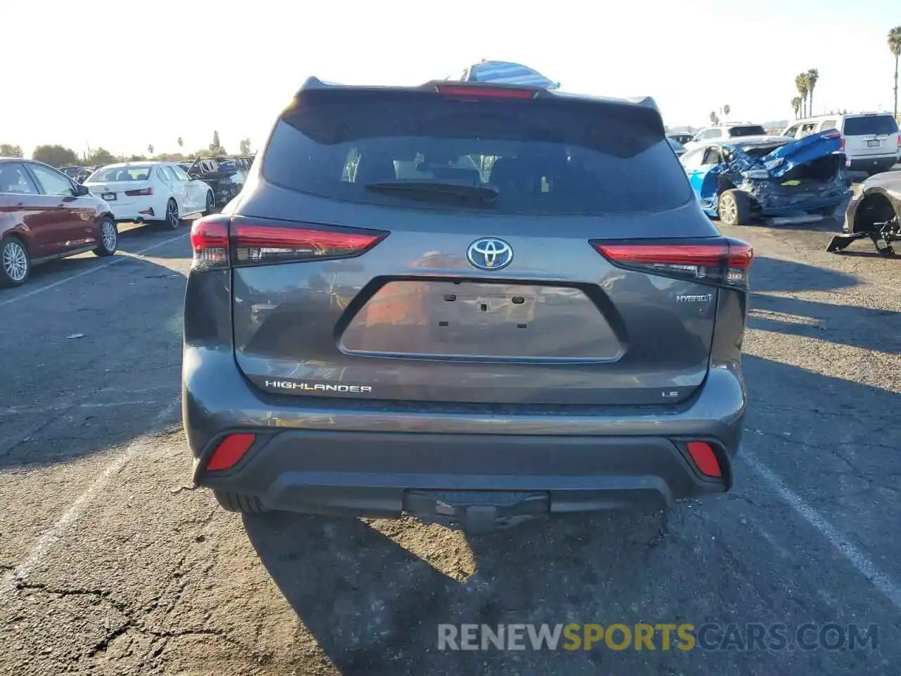 6 Photograph of a damaged car 5TDZARAH2LS500336 TOYOTA HIGHLANDER 2020