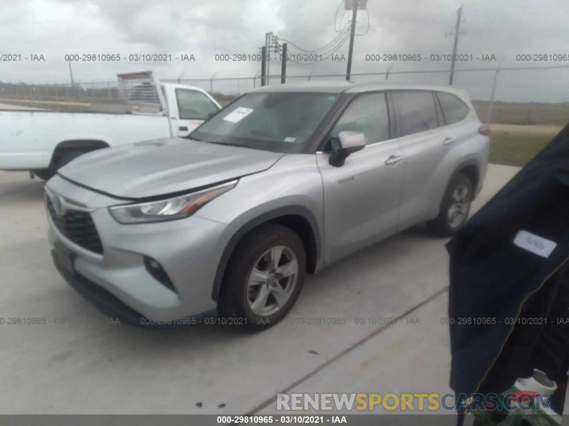 2 Photograph of a damaged car 5TDZARAH5LS000705 TOYOTA HIGHLANDER 2020