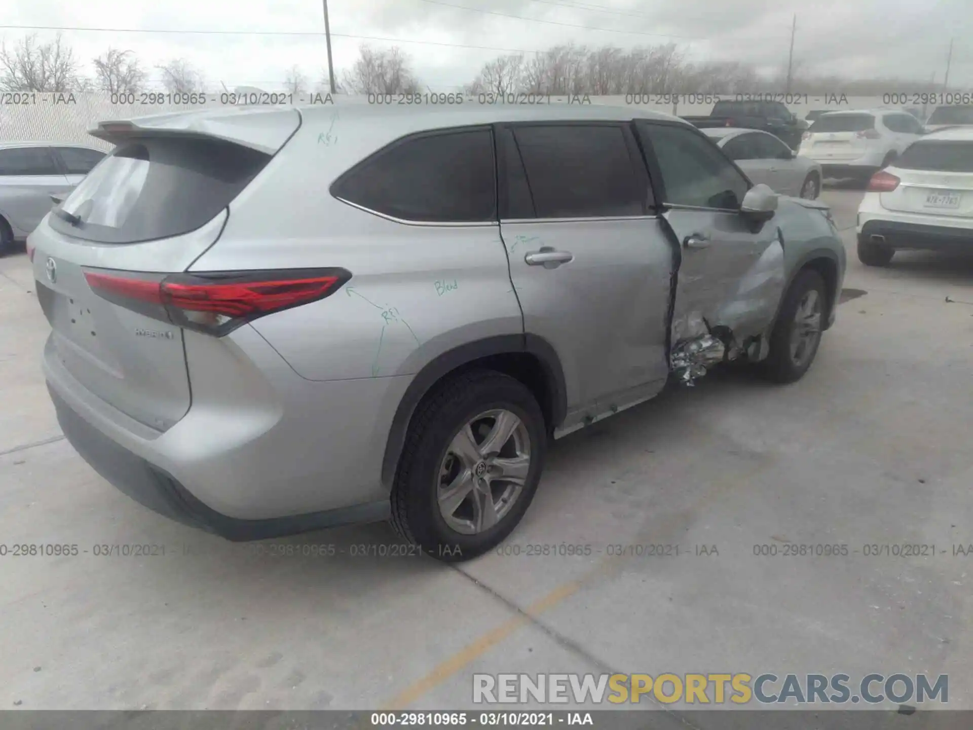 4 Photograph of a damaged car 5TDZARAH5LS000705 TOYOTA HIGHLANDER 2020